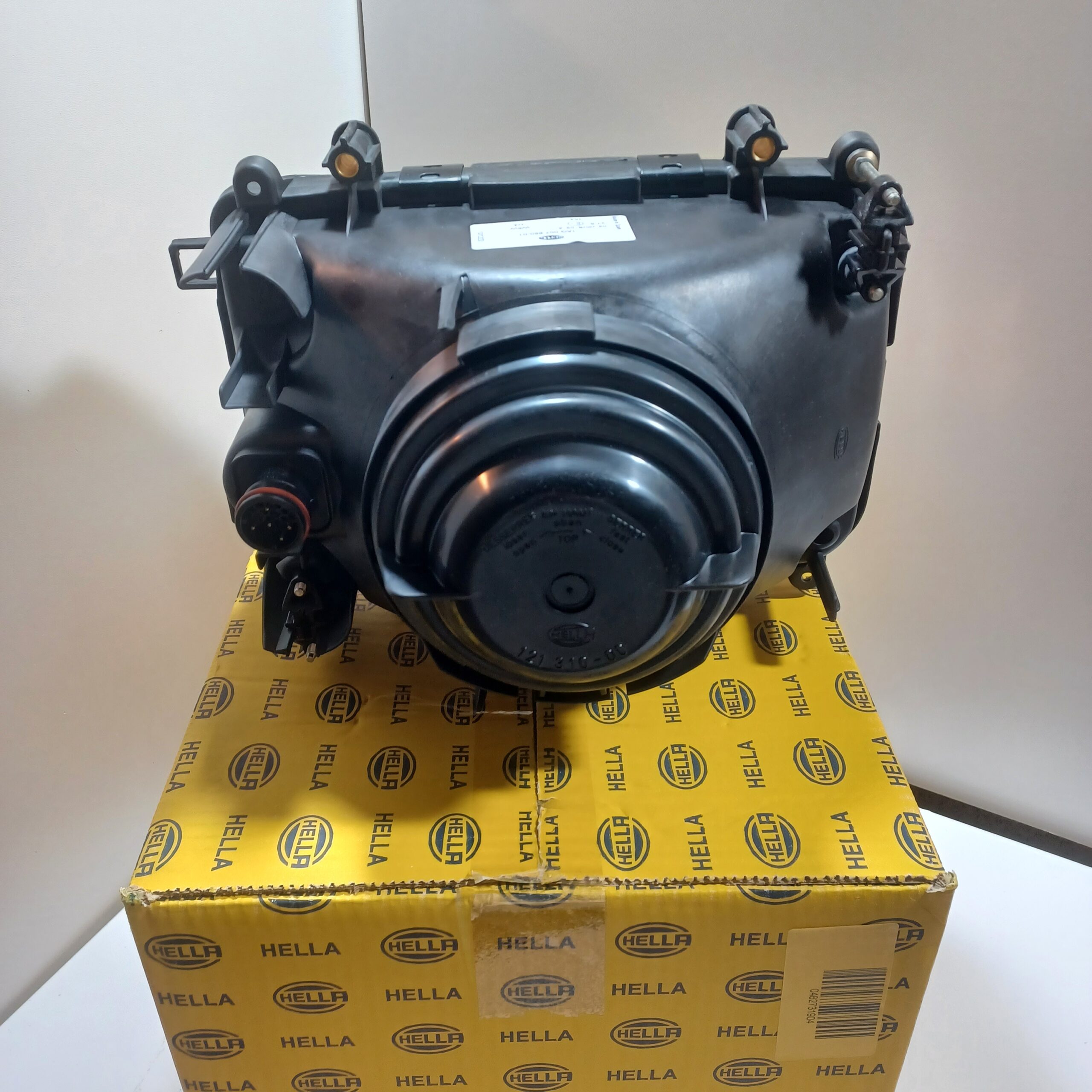 Phare avant gauche DAF 65 75 85 CF 1293368 Neuf Hella Arrivages Auto Pieces