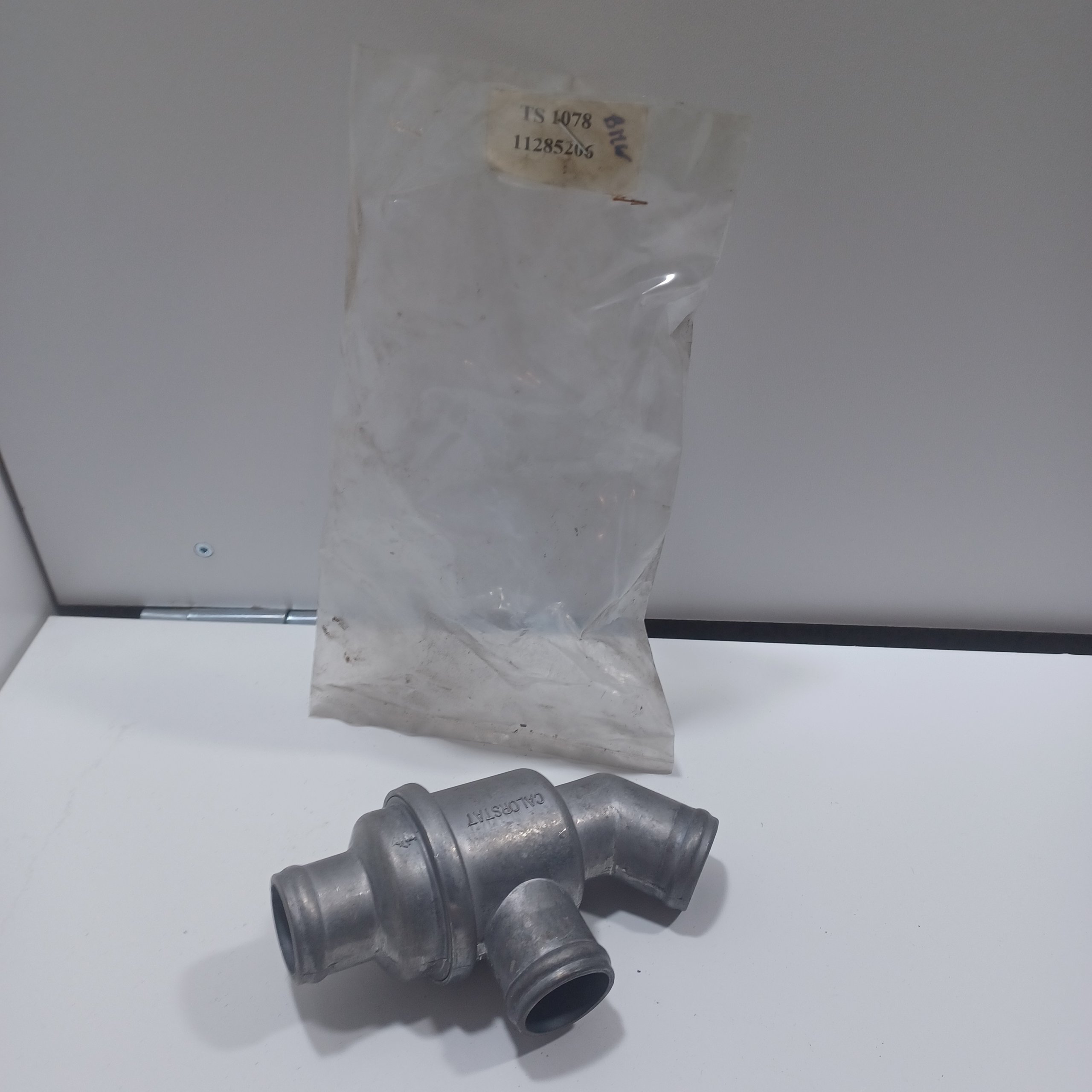 Thermostat BMW E30 316 318i E28 518 E21 316 Arrivages Auto Pieces