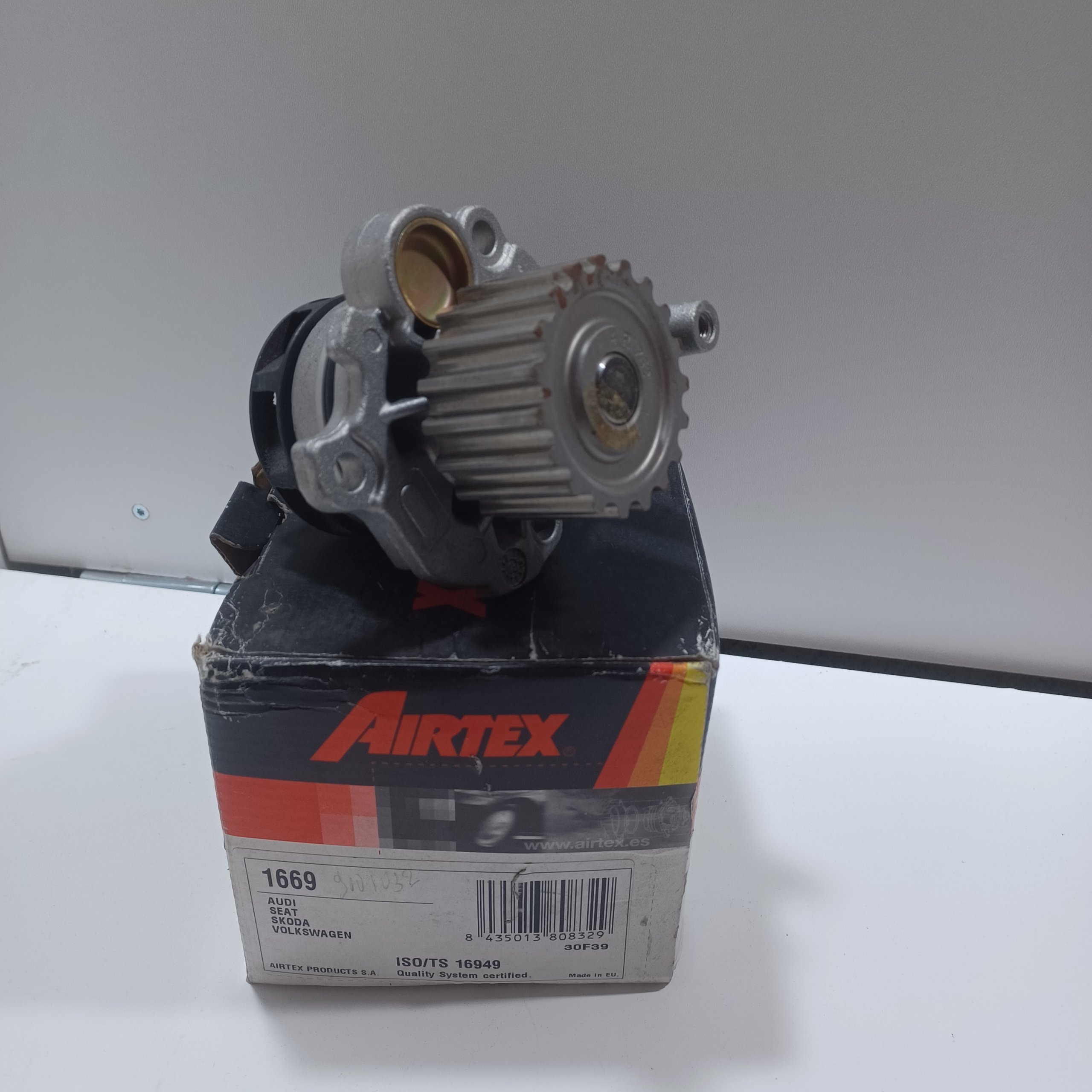 Pompe à eau VW Golf V 2.0 TDI Audi A3 8V 2.0 TDI A4 B7 2.0 TDI A6 C6 2.0 TDI Arrivages Auto Pieces