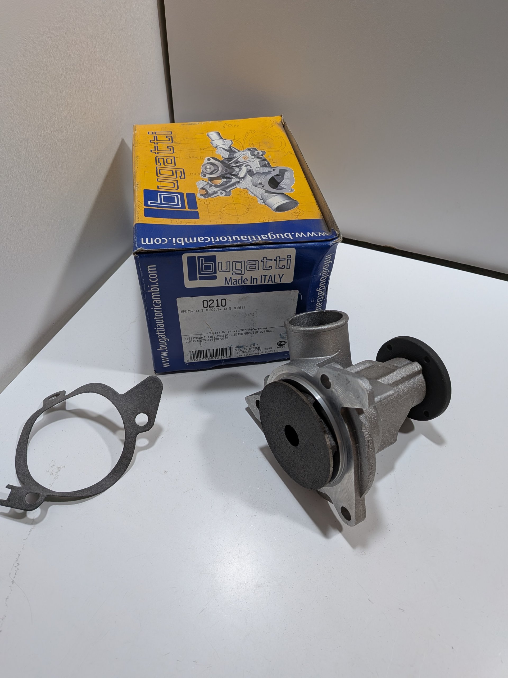 Pompe à eau BMW E30 324TD E28 528TD Neuf Bugatti Arrivages Auto Pieces