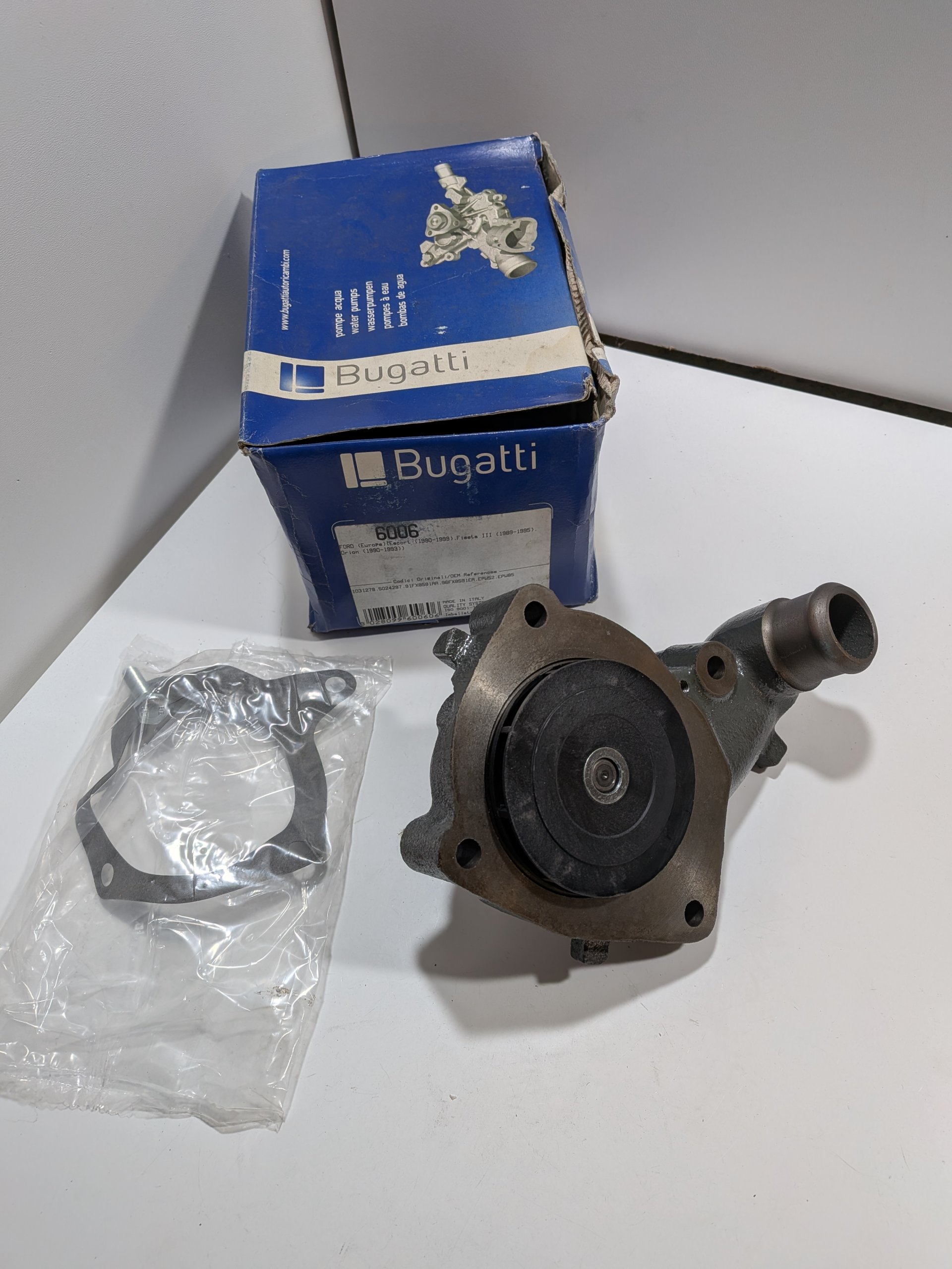 Pompe à eau Ford Orion III Escort V VI Fiesta III 1.8TD Neuf Bugatti Arrivages Auto Pieces