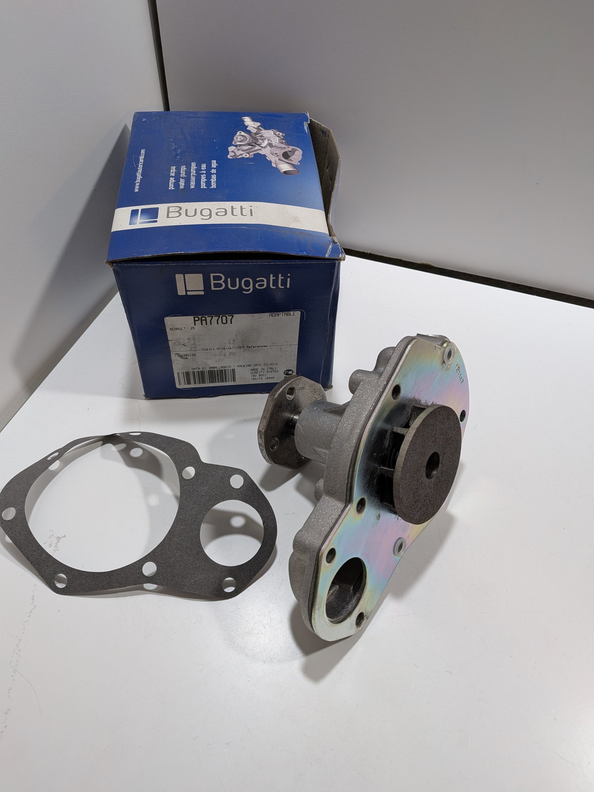 Pompe à eau Renault R25 2.1D Neuf Bugatti Arrivages Auto Pieces