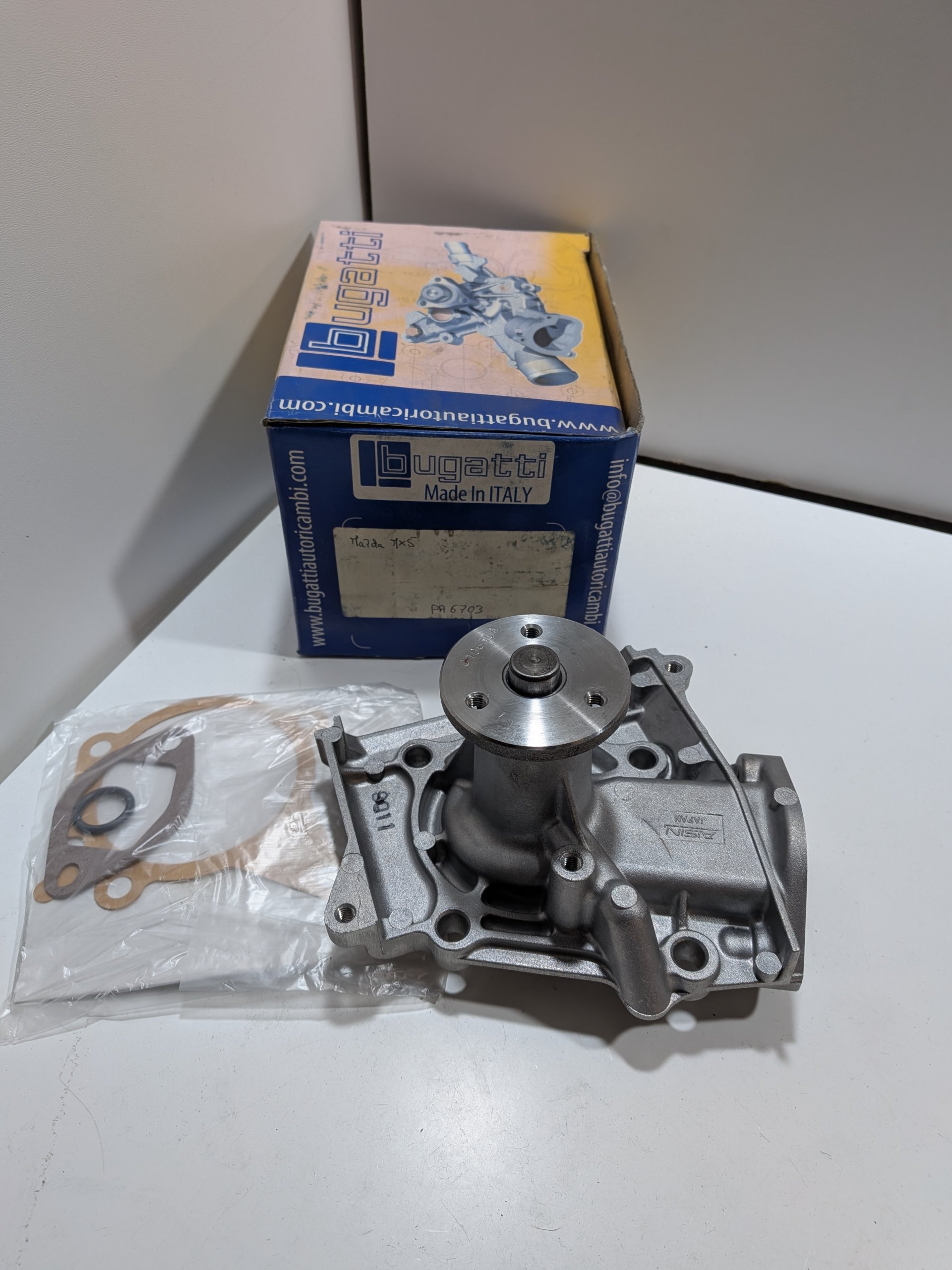 Pompe à eau Mazda 121 I 1.1 1.3 323 III 1.6 323 IV 1.3 1.6 1.8 Neuf Bugatti Arrivages Auto Pieces