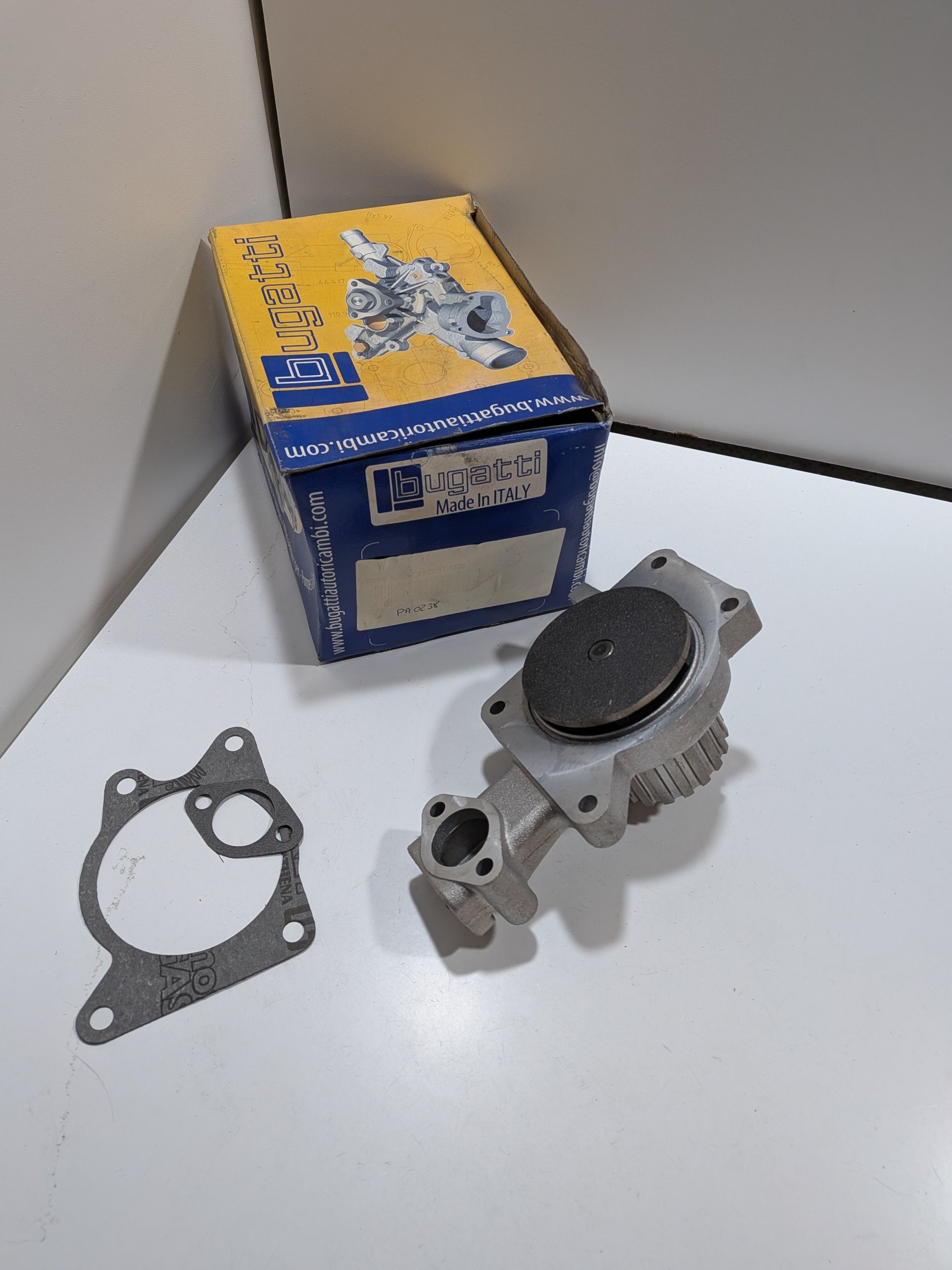 Pompe à eau Ford Sierra MK2 1.8 Neuf Bugatti Arrivages Auto Pieces