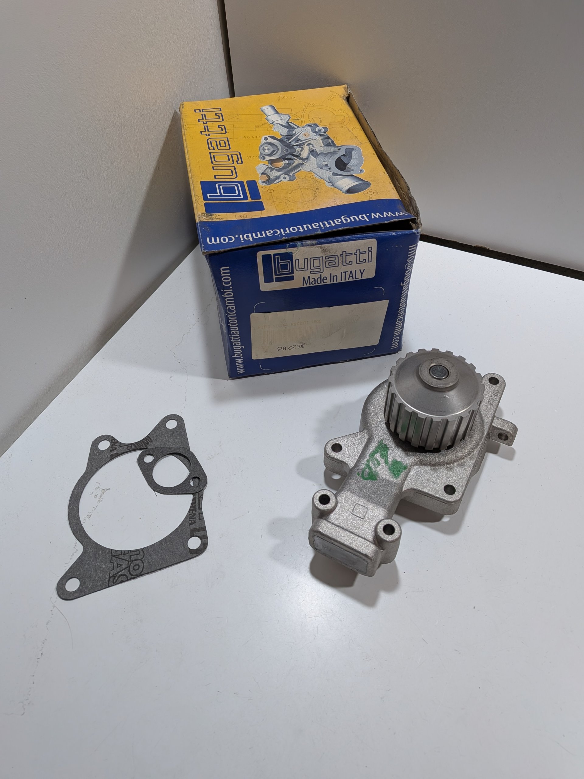 Pompe à eau Ford Sierra MK2 1.8 Neuf Bugatti Arrivages Auto Pieces
