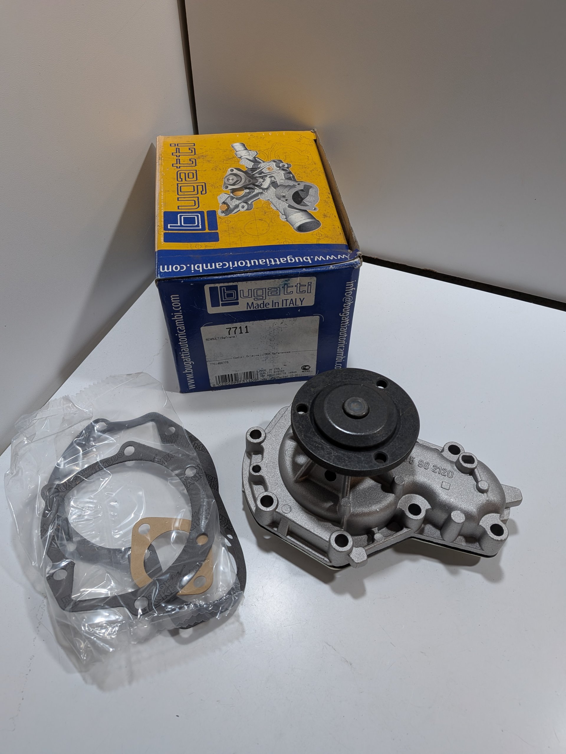 Pompe à eau Renault Safrane I 2.1 dT Neuf Bugatti 7701466779 Arrivages Auto Pieces