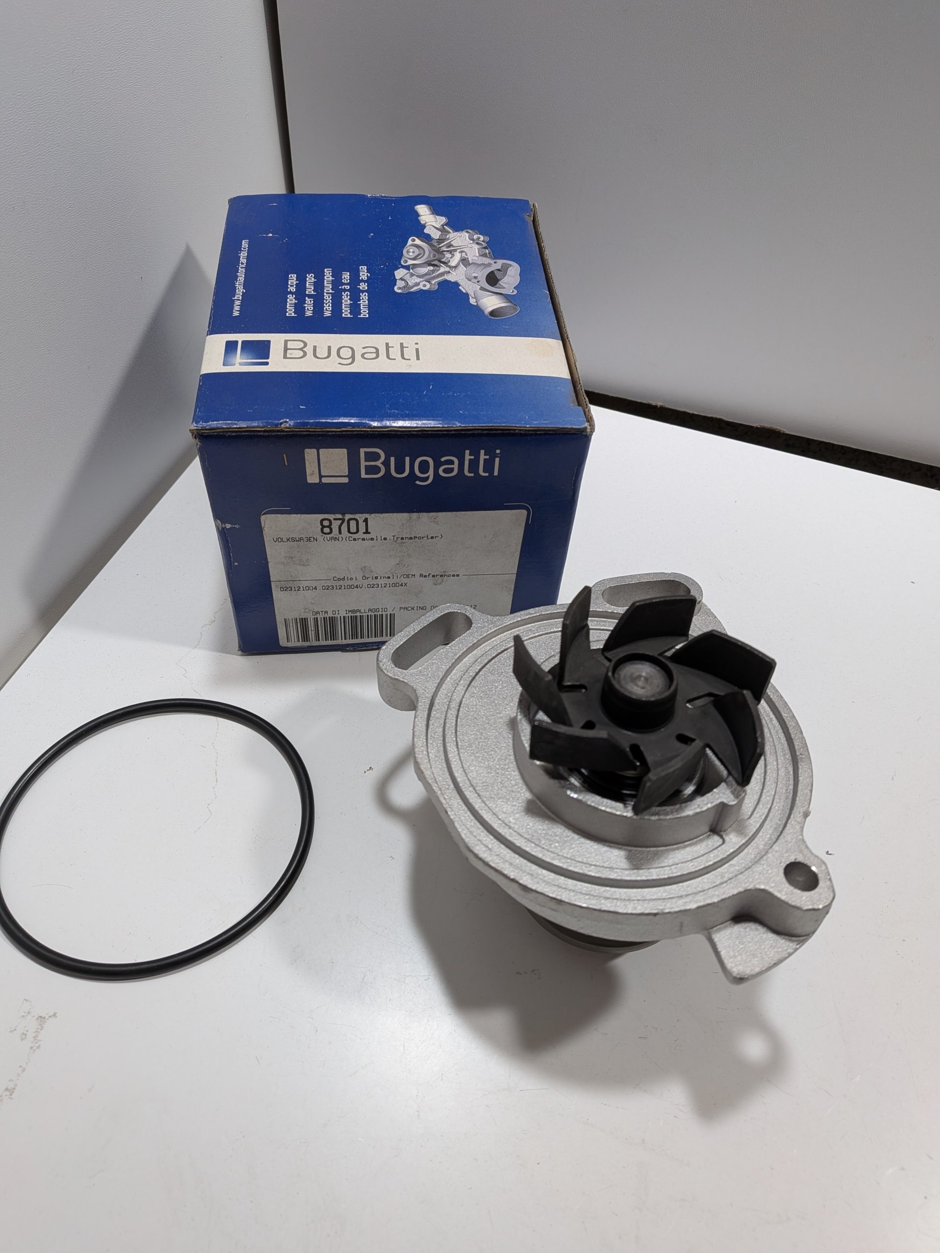 Pompe à eau VW Transporteur T4 2.4D 2.5 Neuf Bugatti Arrivages Auto Pieces