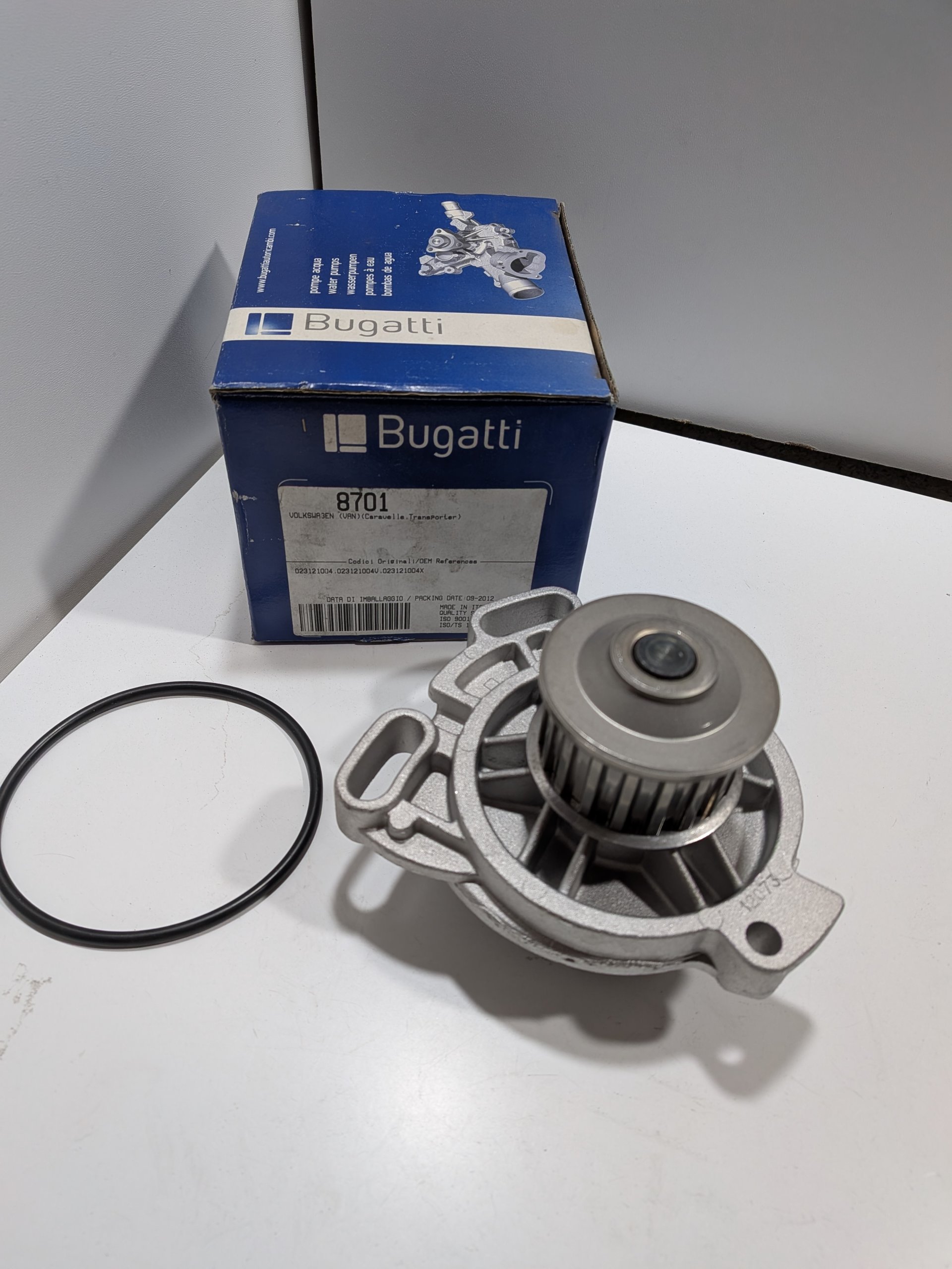 Pompe à eau VW Transporteur T4 2.4D 2.5 Neuf Bugatti Arrivages Auto Pieces