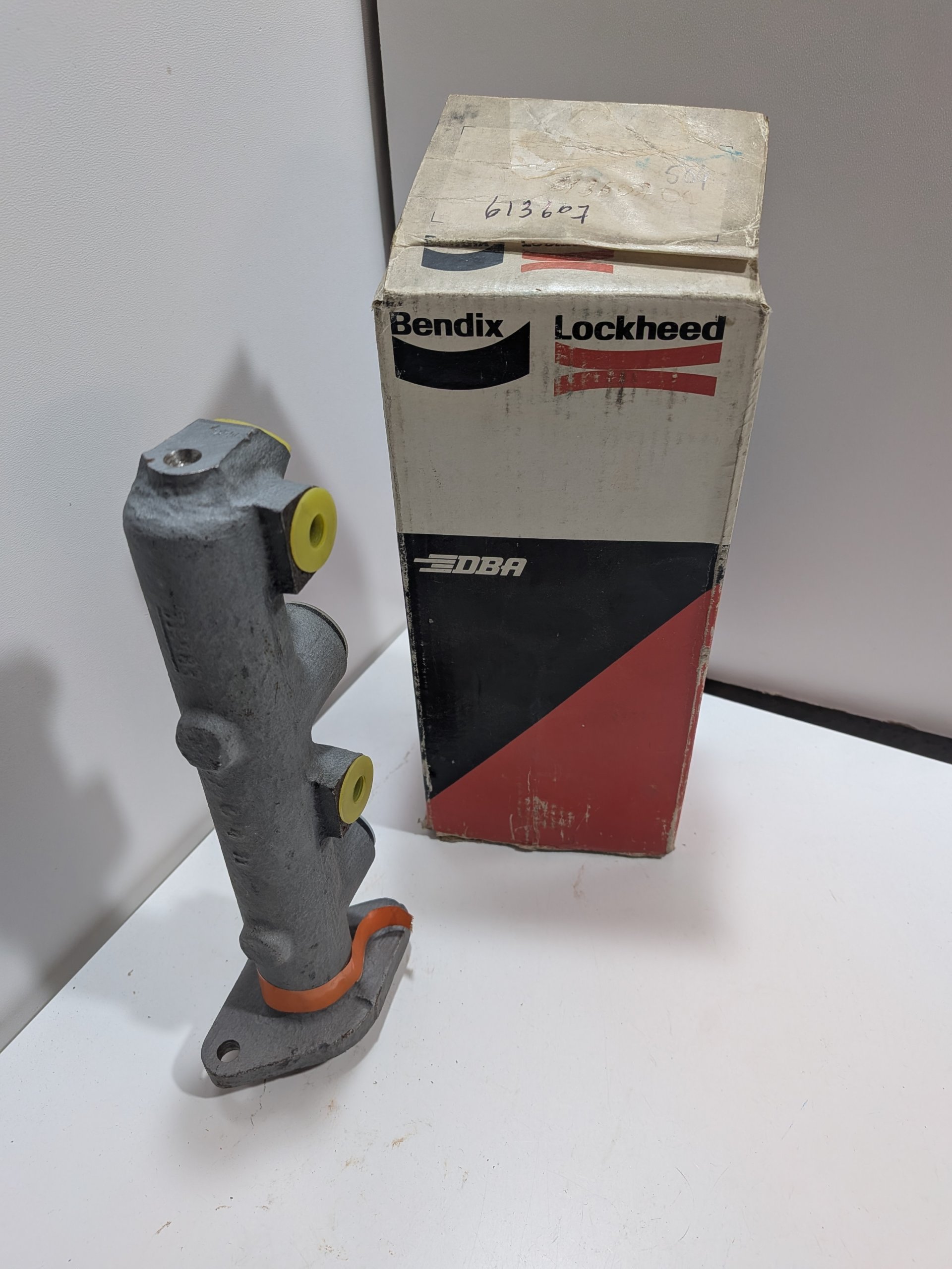 Maitre cylindre Peugeot 504 Break 1.6 1.8 1.9D 2.3D 505 1.8 2.0 2.2 2.5D Neuf Bendix 613607 131607B Arrivages Auto Pieces