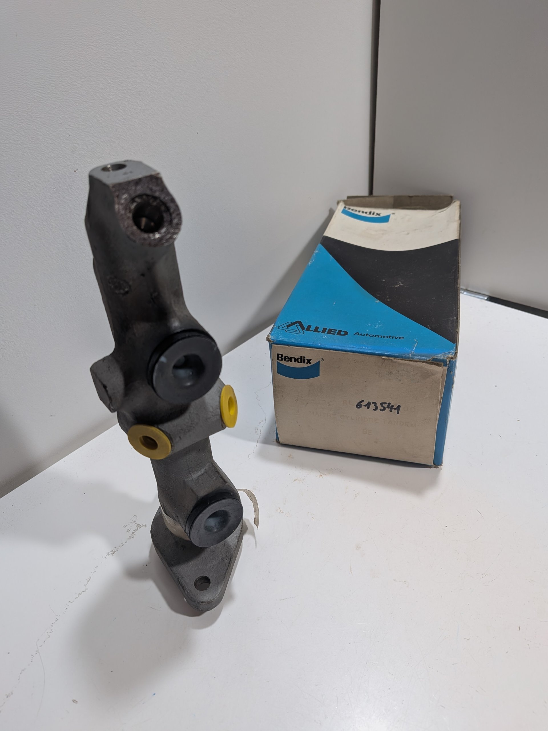 Maitre cylindre PEUGEOT 104 204 304 305 bendix 611505 neuf NOS Arrivages Auto Pieces