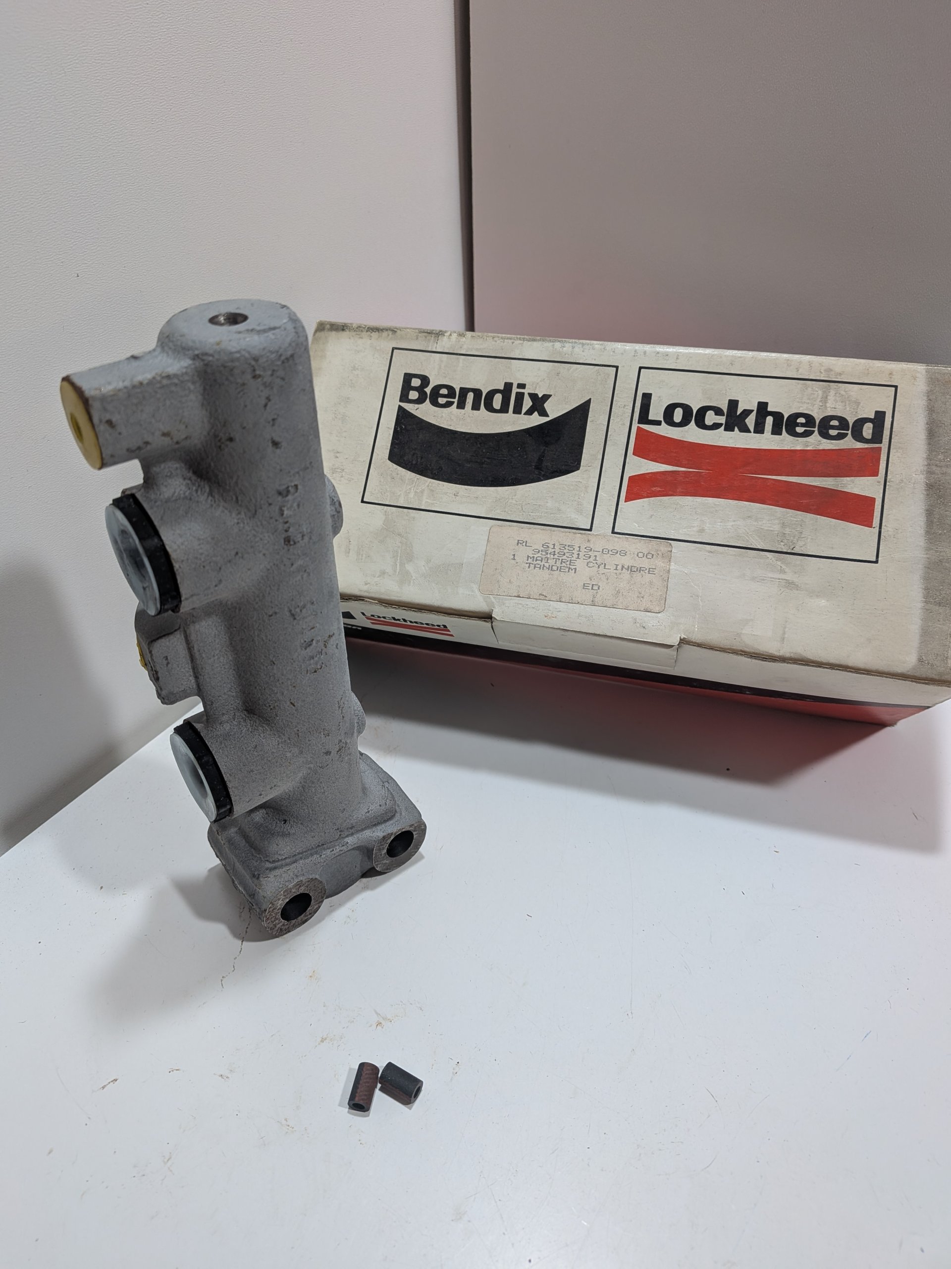 Maitre cylindre Citroen 2CV dyane mehari bendix Lockheed 613519 95493191 neuf NOS Arrivages Auto Pieces