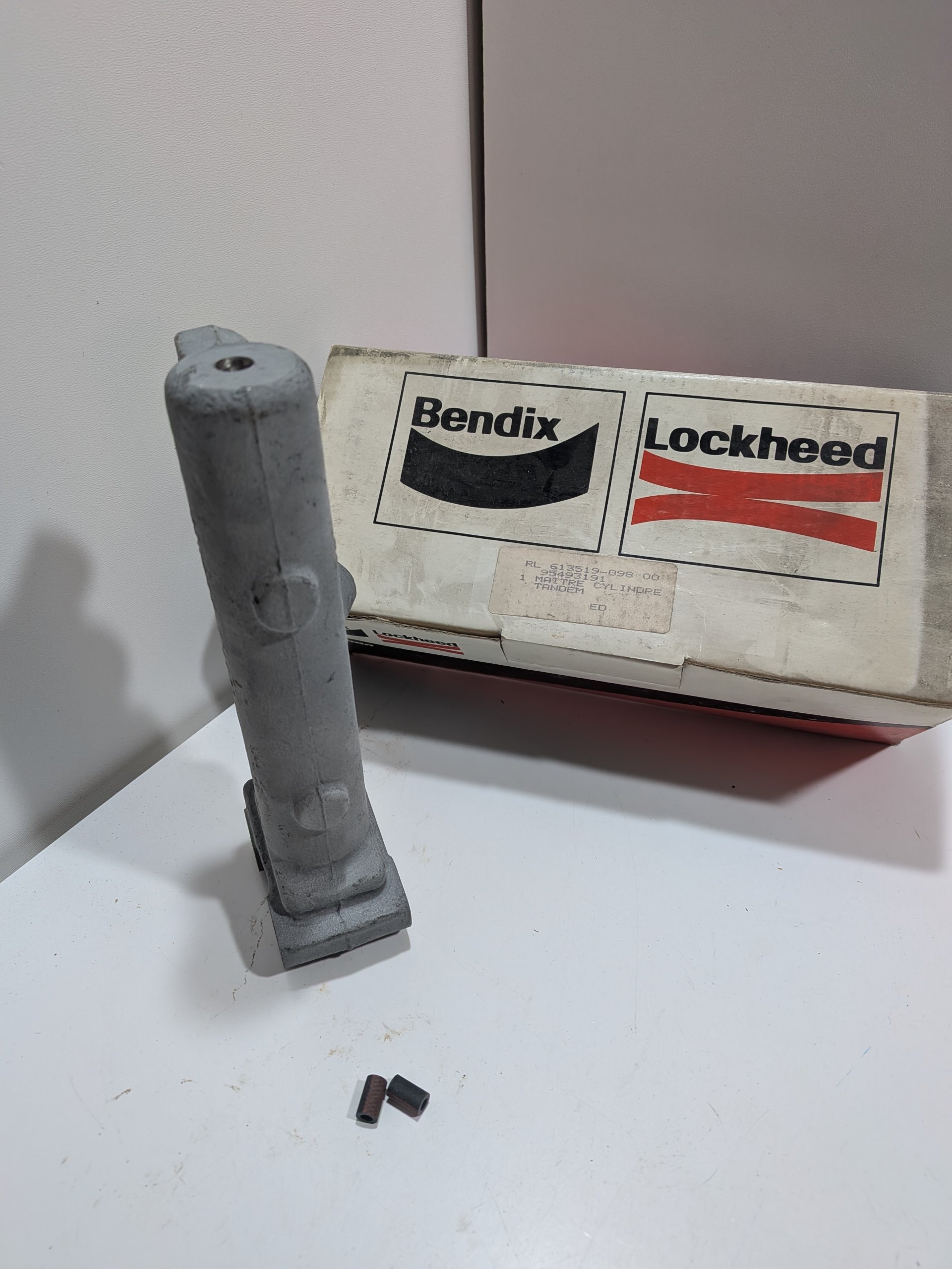 Maitre cylindre Citroen 2CV dyane mehari bendix Lockheed 613519 95493191 neuf NOS Arrivages Auto Pieces