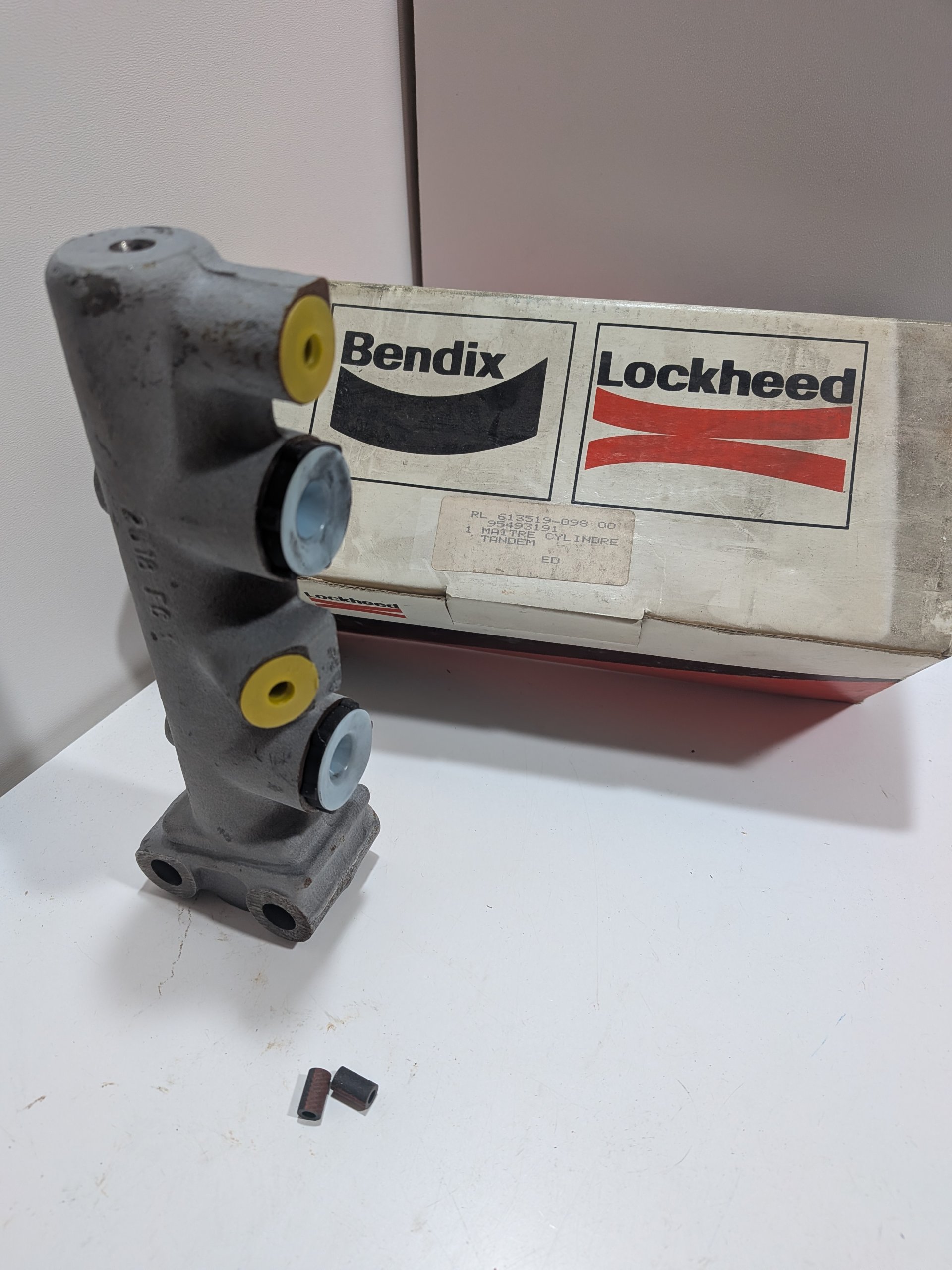 Maitre cylindre Citroen 2CV dyane mehari bendix Lockheed 613519 95493191 neuf NOS Arrivages Auto Pieces