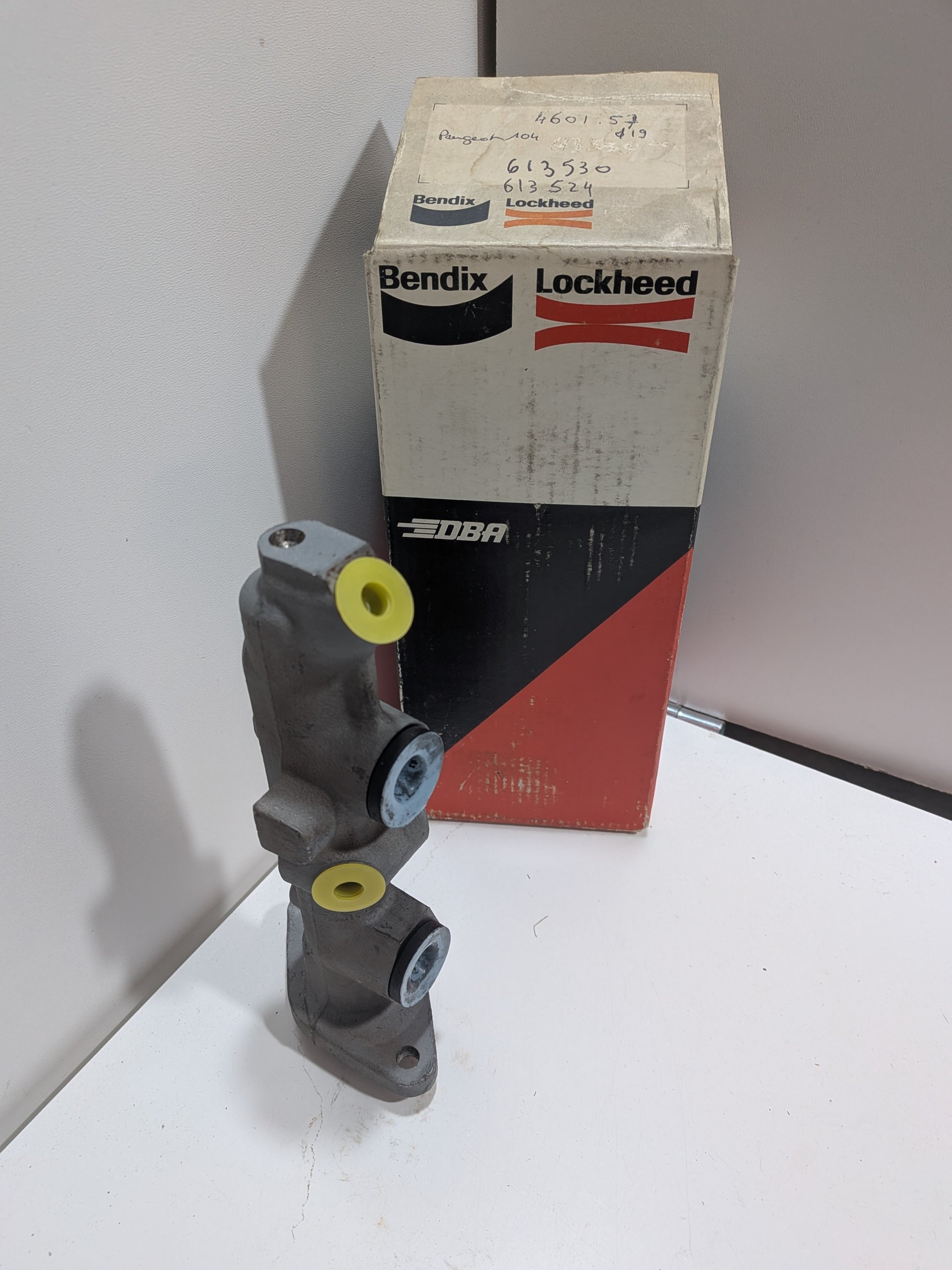 Maitre cylindre bendix neuf montage inconnu 1970-1980 613479 Arrivages Auto Pieces