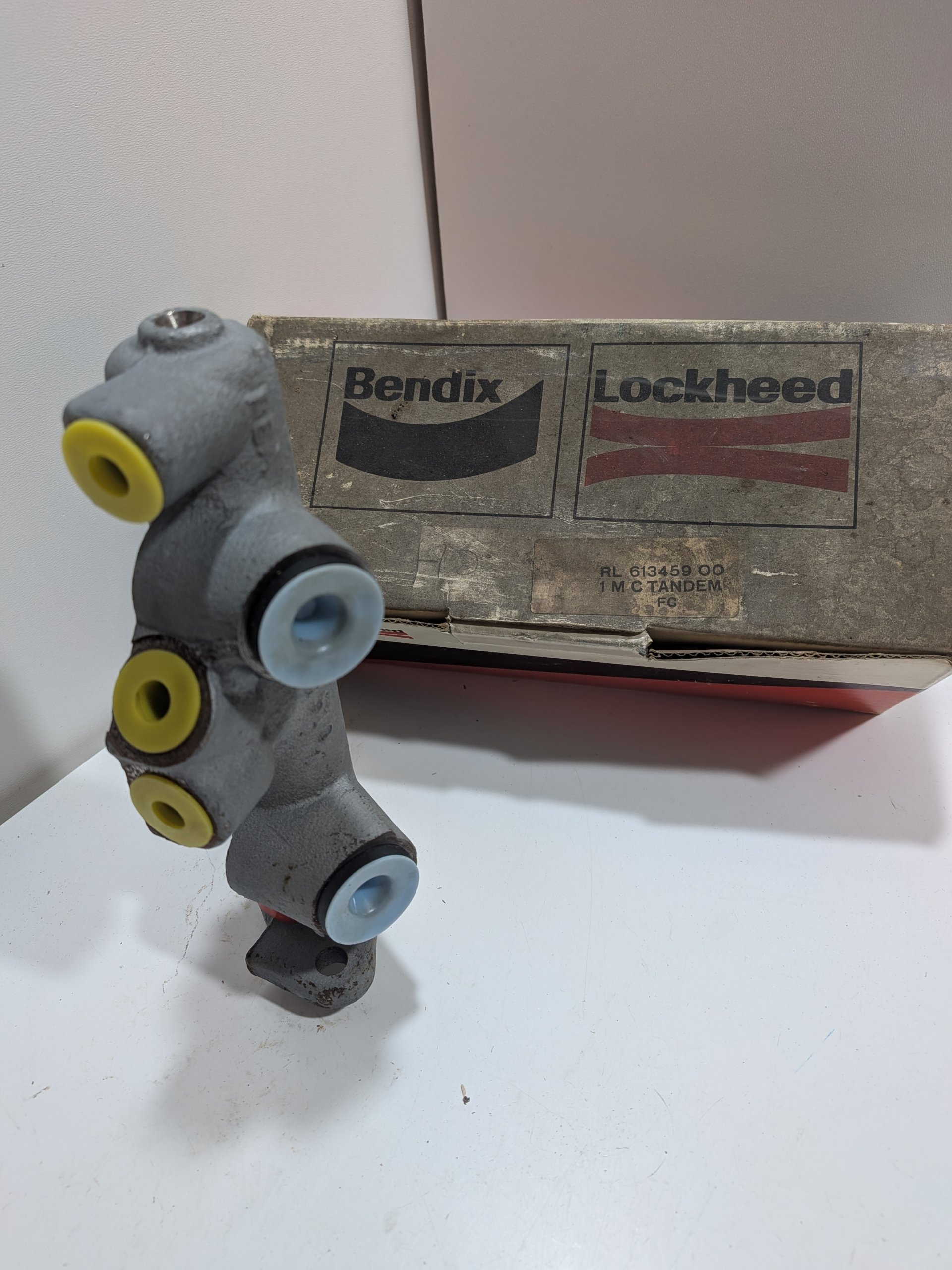 Maitre cylindre Renault R4 R4 fourgonnette bendix 613422 neuf Arrivages Auto Pieces