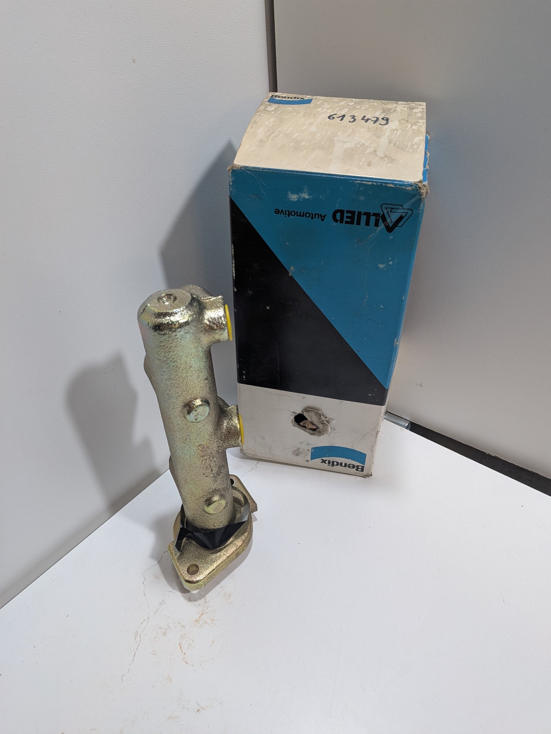 Maitre cylindre bendix neuf montage inconnu 1970-1980 613479 Arrivages Auto Pieces