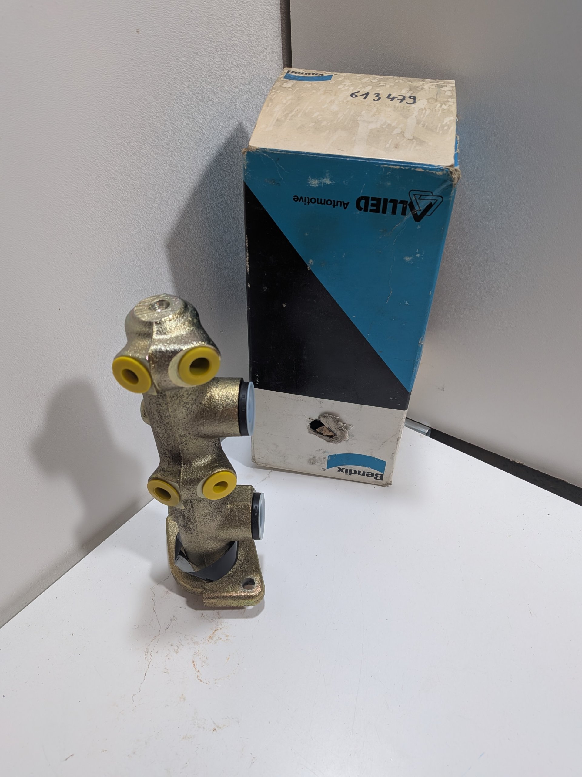 Maitre cylindre bendix neuf montage inconnu 1970-1980 613479 Arrivages Auto Pieces