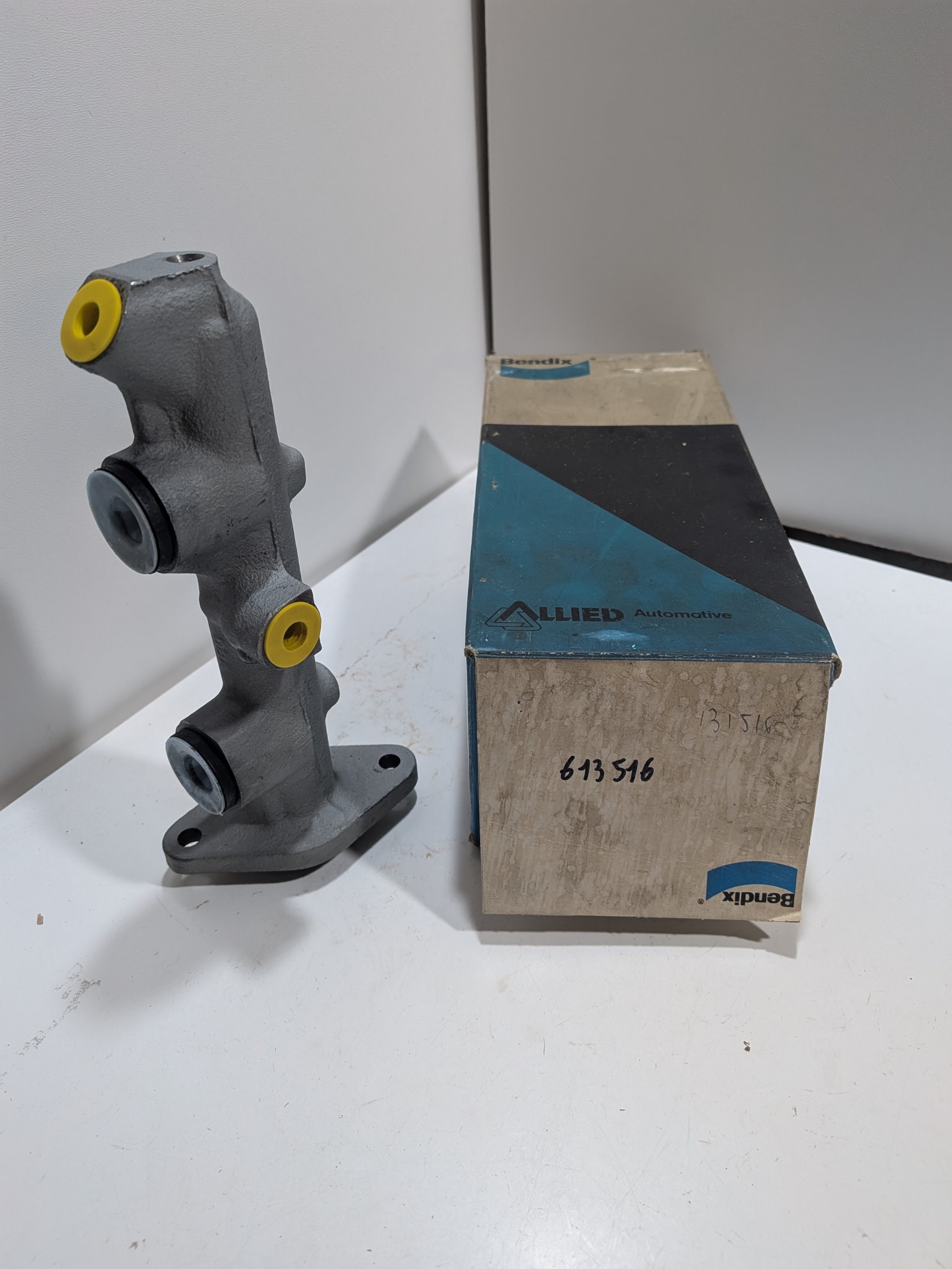 Maitre cylindre bendix neuf montage inconnu 1970-1980 613479 Arrivages Auto Pieces