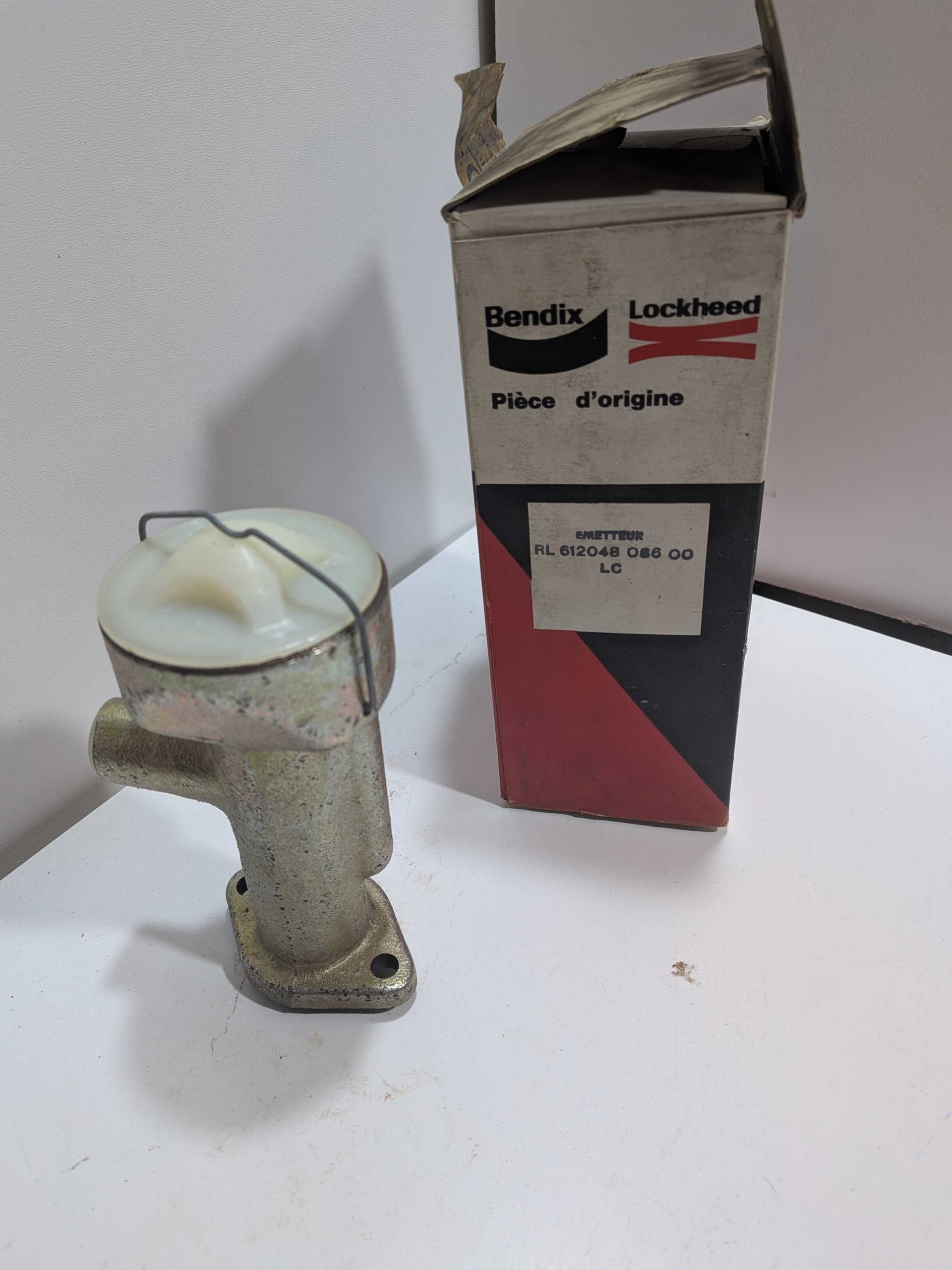 Emetteur embrayage PEUGEOT 404 bendix 612048 neuf Arrivages Auto Pieces