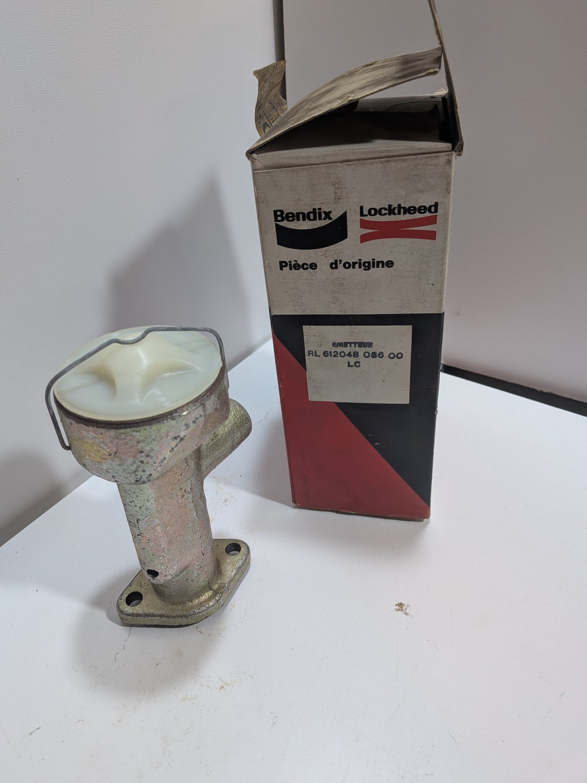 Emetteur embrayage PEUGEOT 404 bendix 612048 neuf Arrivages Auto Pieces