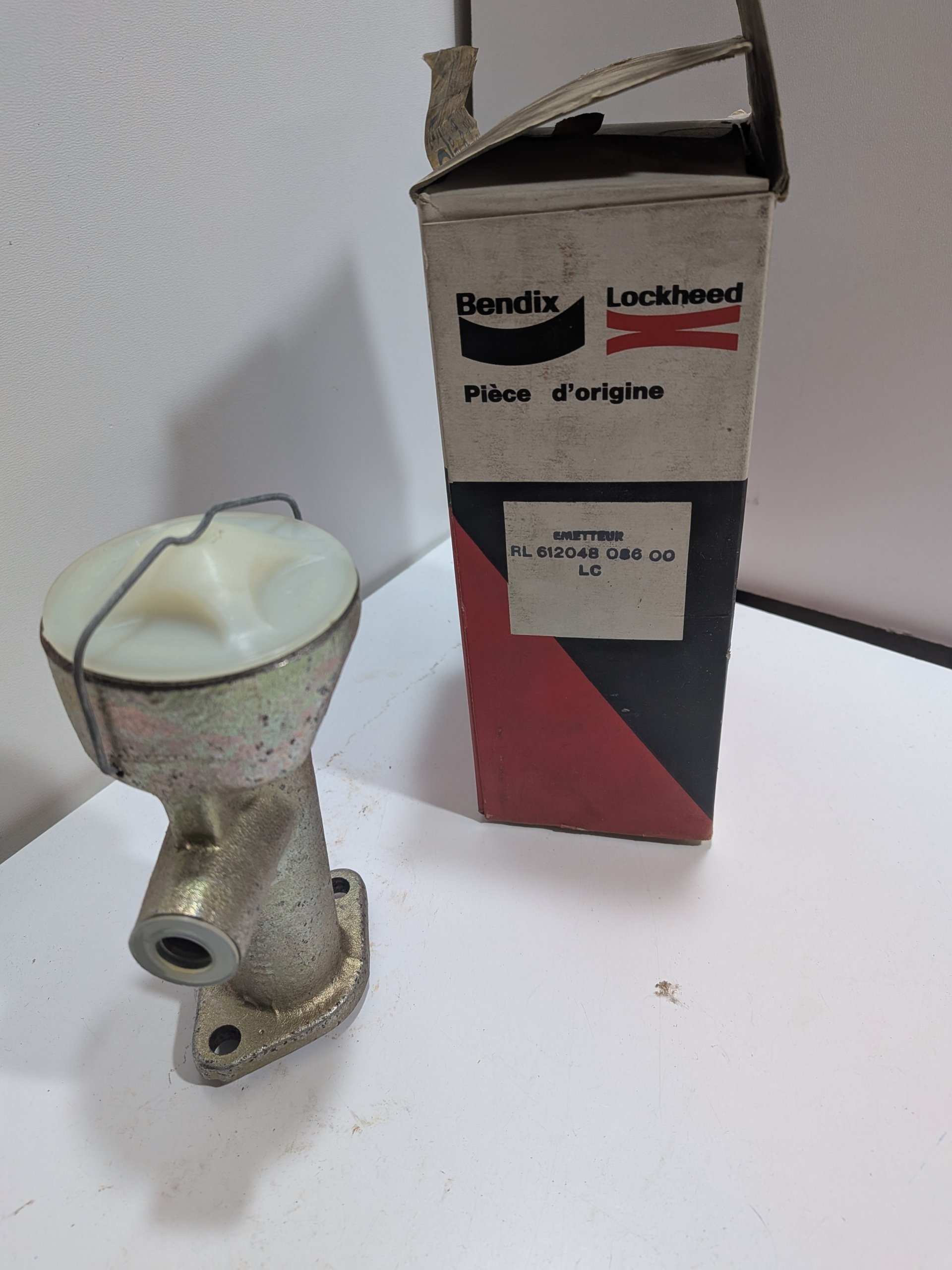 Emetteur embrayage PEUGEOT 404 bendix 612048 neuf Arrivages Auto Pieces