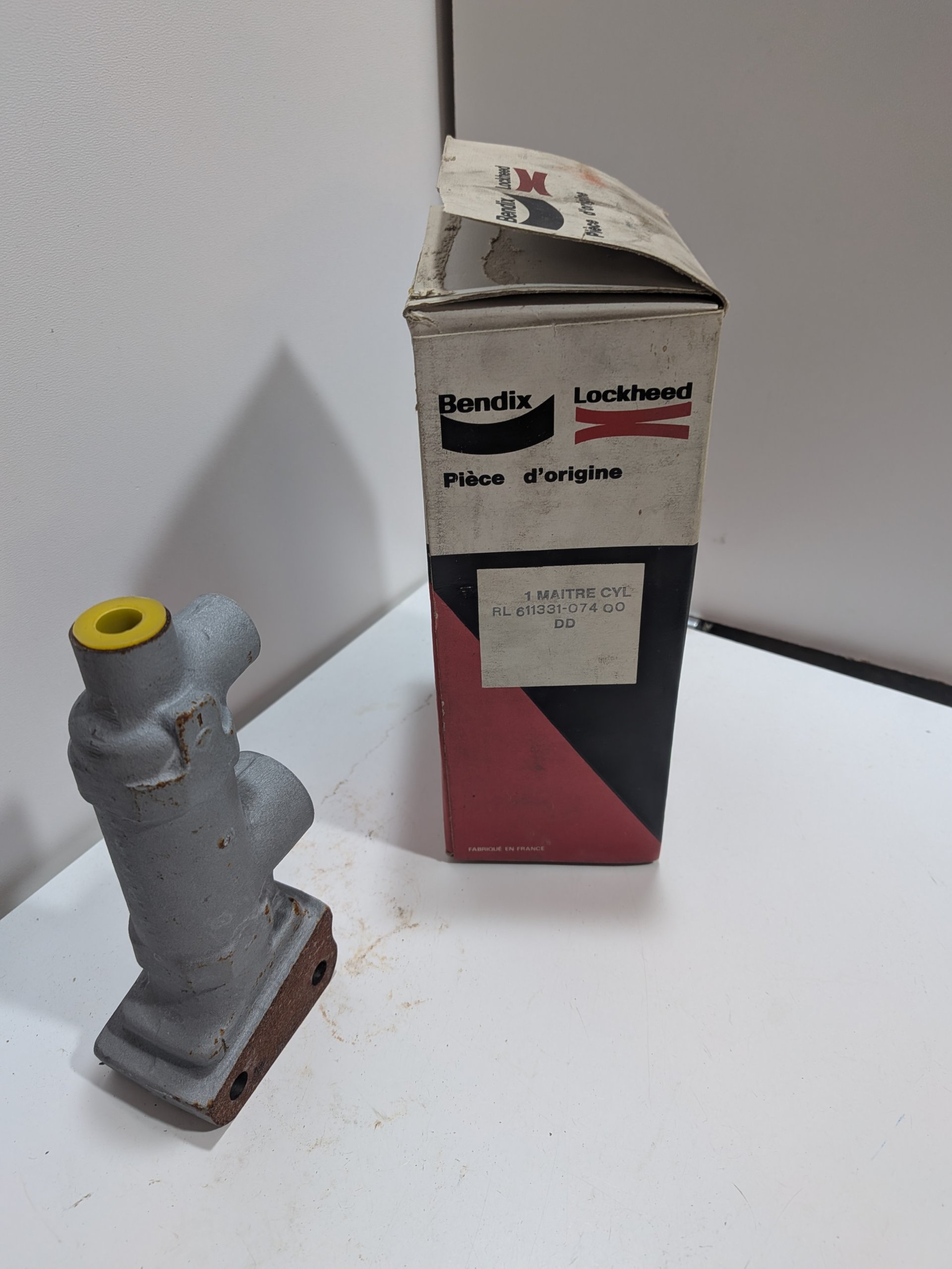 Maitre cylindre Citroen Ami 6 Ami 8 à partir de 1969 611331 Bendix neuf NOS Arrivages Auto Pieces