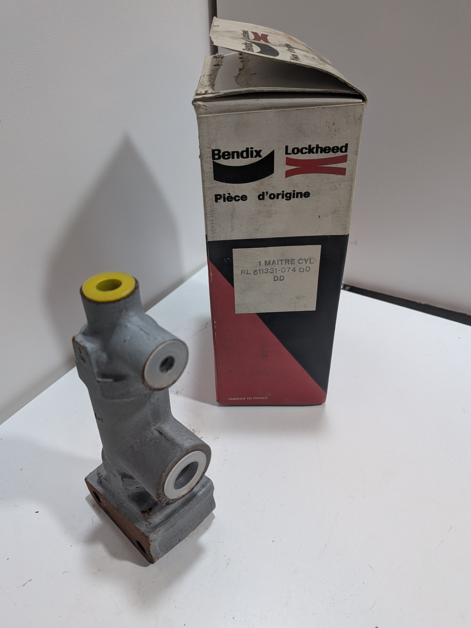 Maitre cylindre Citroen Ami 6 Ami 8 à partir de 1969 611331 Bendix neuf NOS Arrivages Auto Pieces