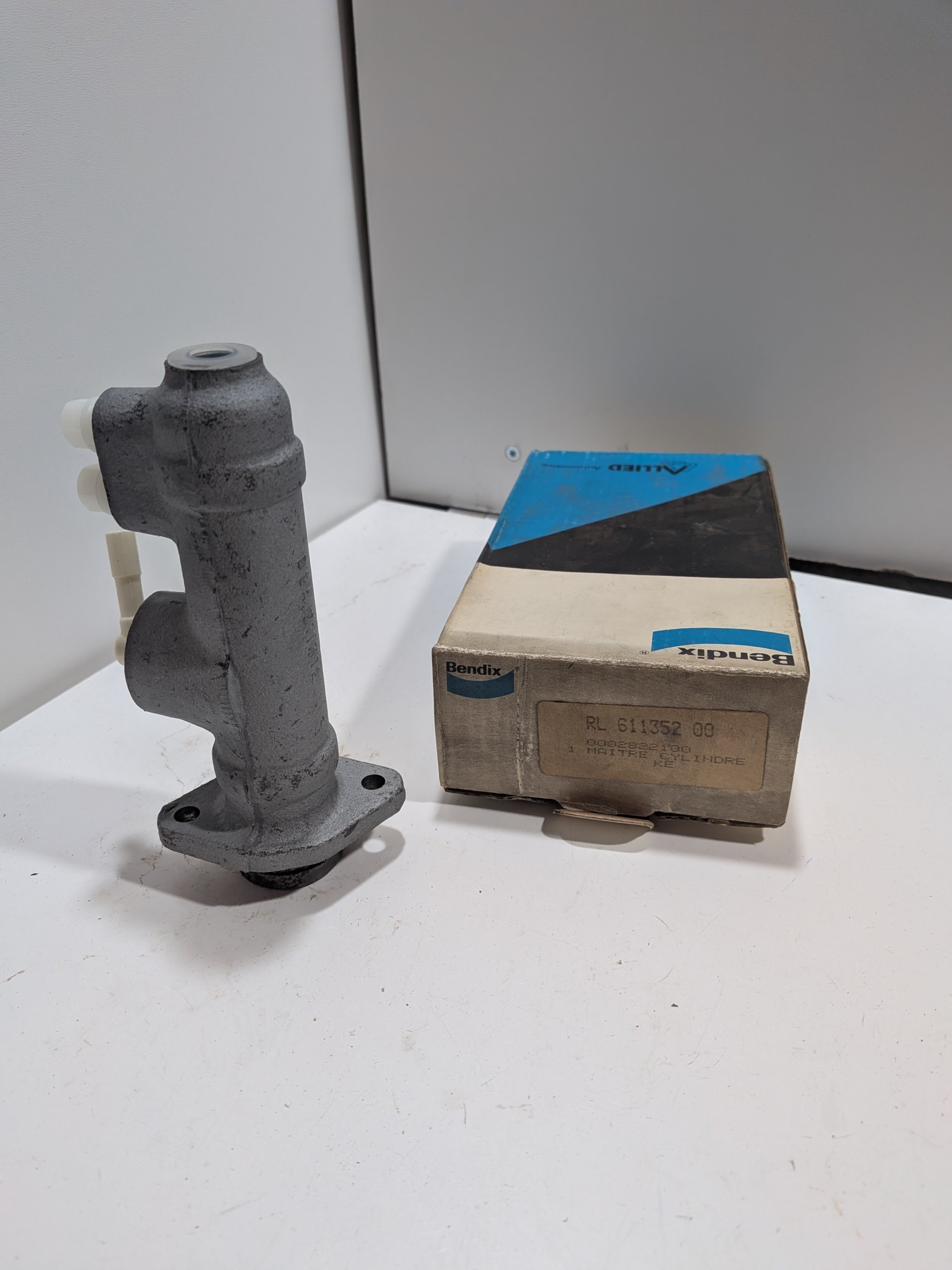 Maitre cylindre Talbot 1301 1501 bendix 611352 neuf NOS Arrivages Auto Pieces