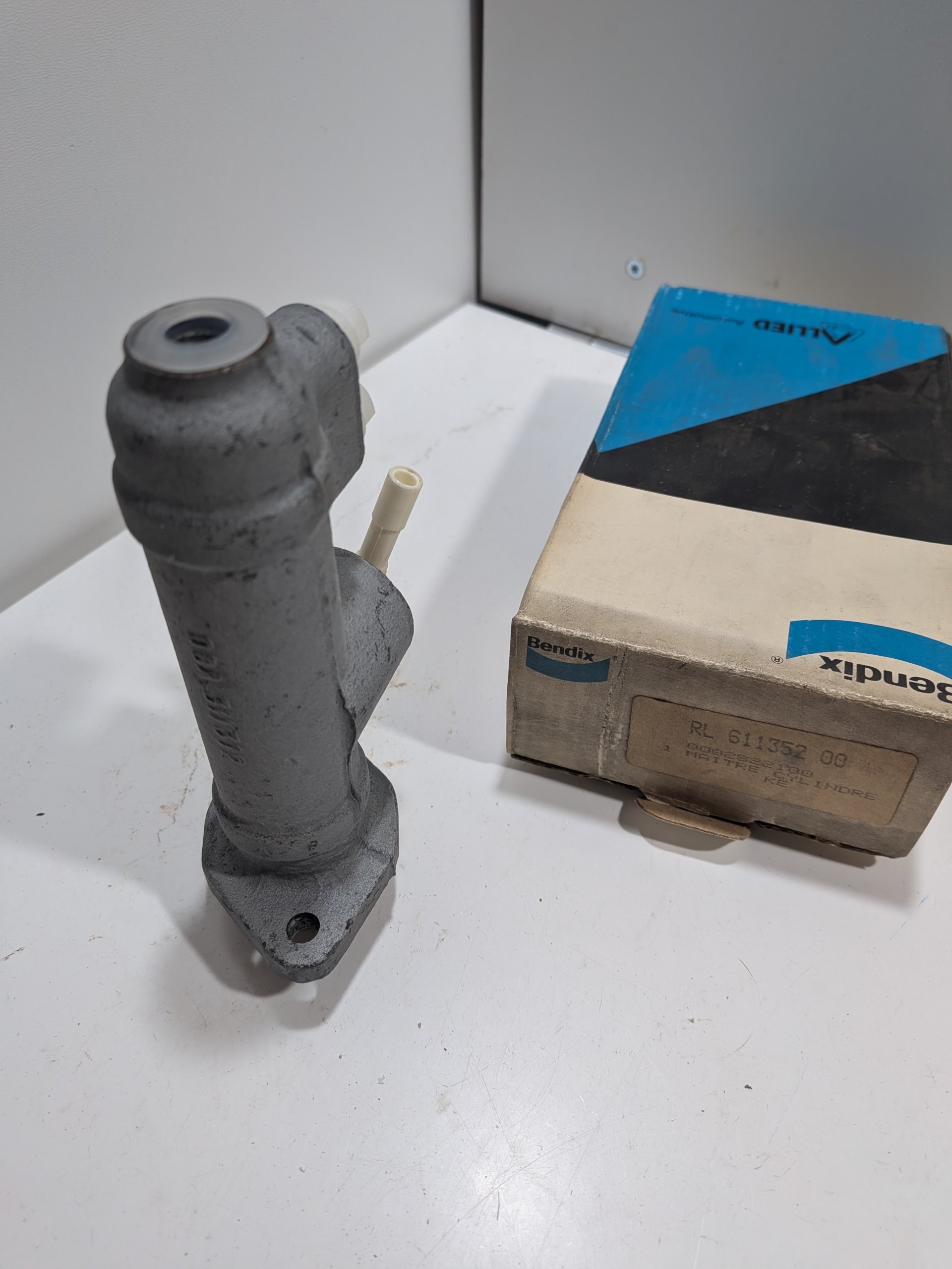 Maitre cylindre Talbot 1301 1501 bendix 611352 neuf NOS Arrivages Auto Pieces