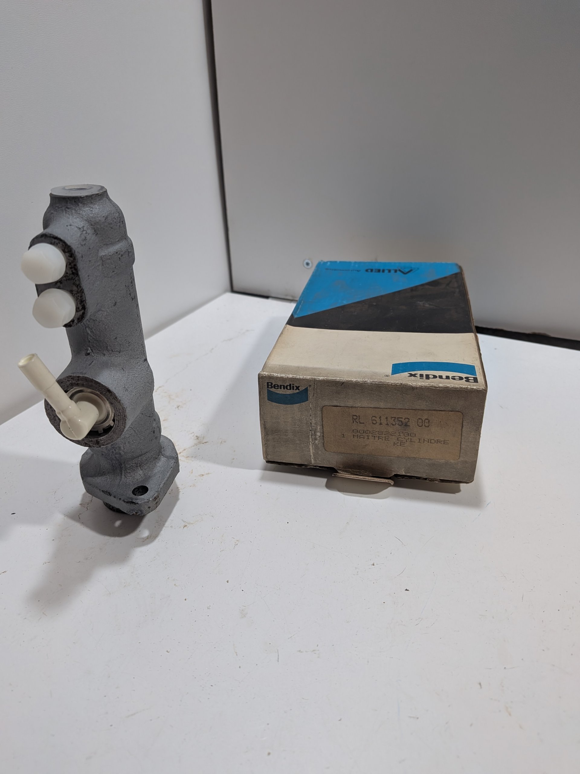 Maitre cylindre Talbot 1301 1501 bendix 611352 neuf NOS Arrivages Auto Pieces