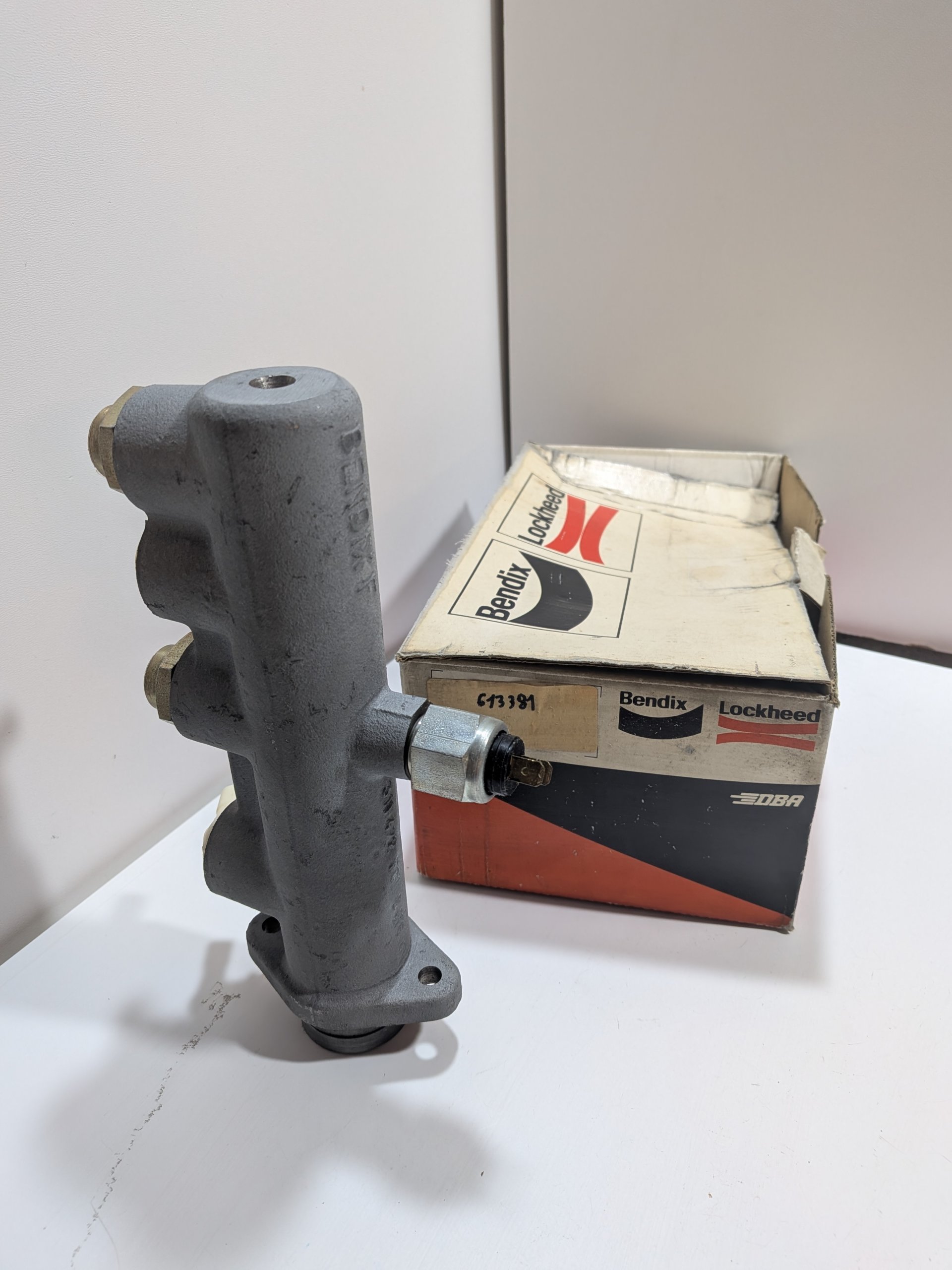 Maître cylindre Renault Saviem SG2 BENDIX 613381 131381B Arrivages Auto Pieces
