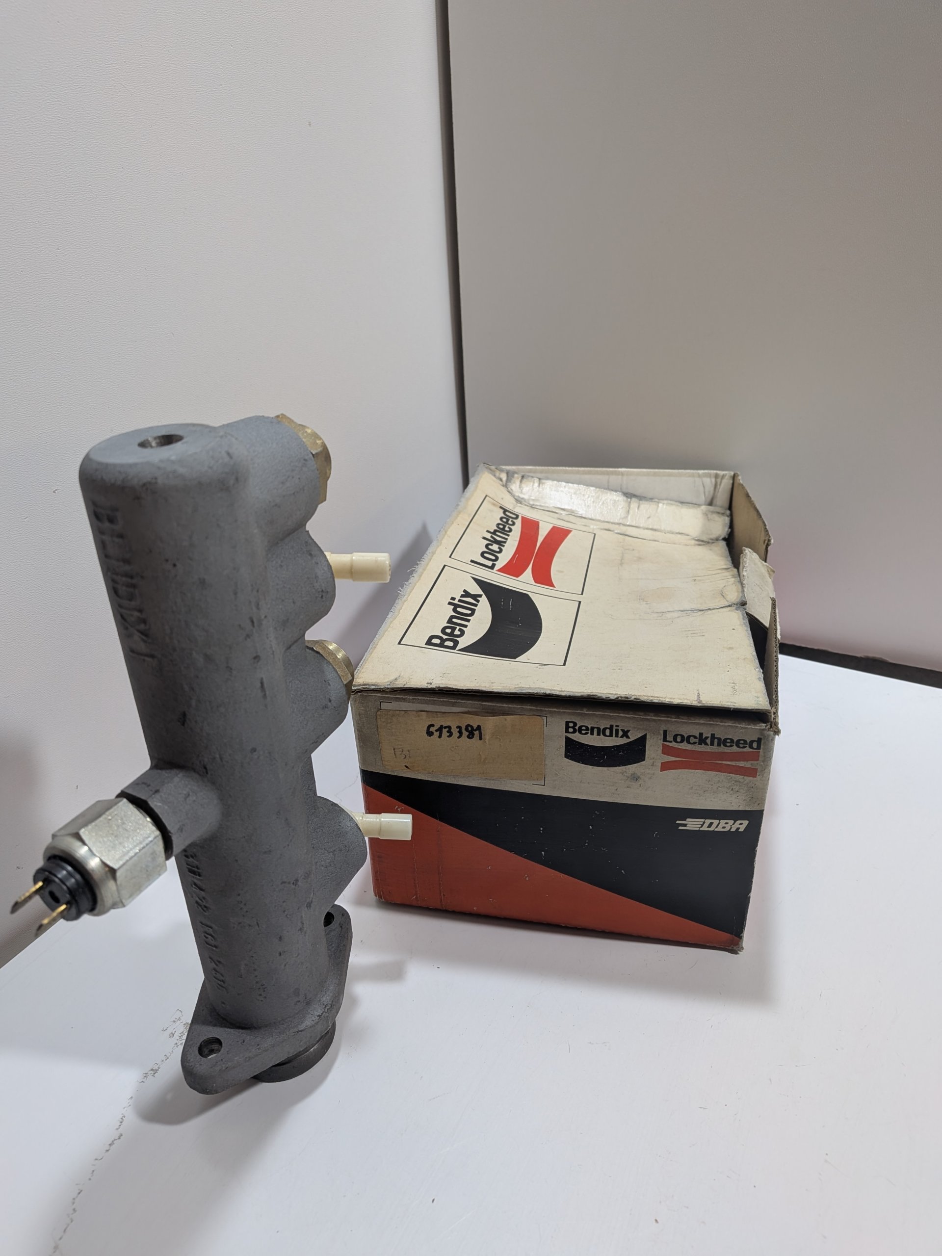 Maître cylindre Renault Saviem SG2 BENDIX 613381 131381B Arrivages Auto Pieces