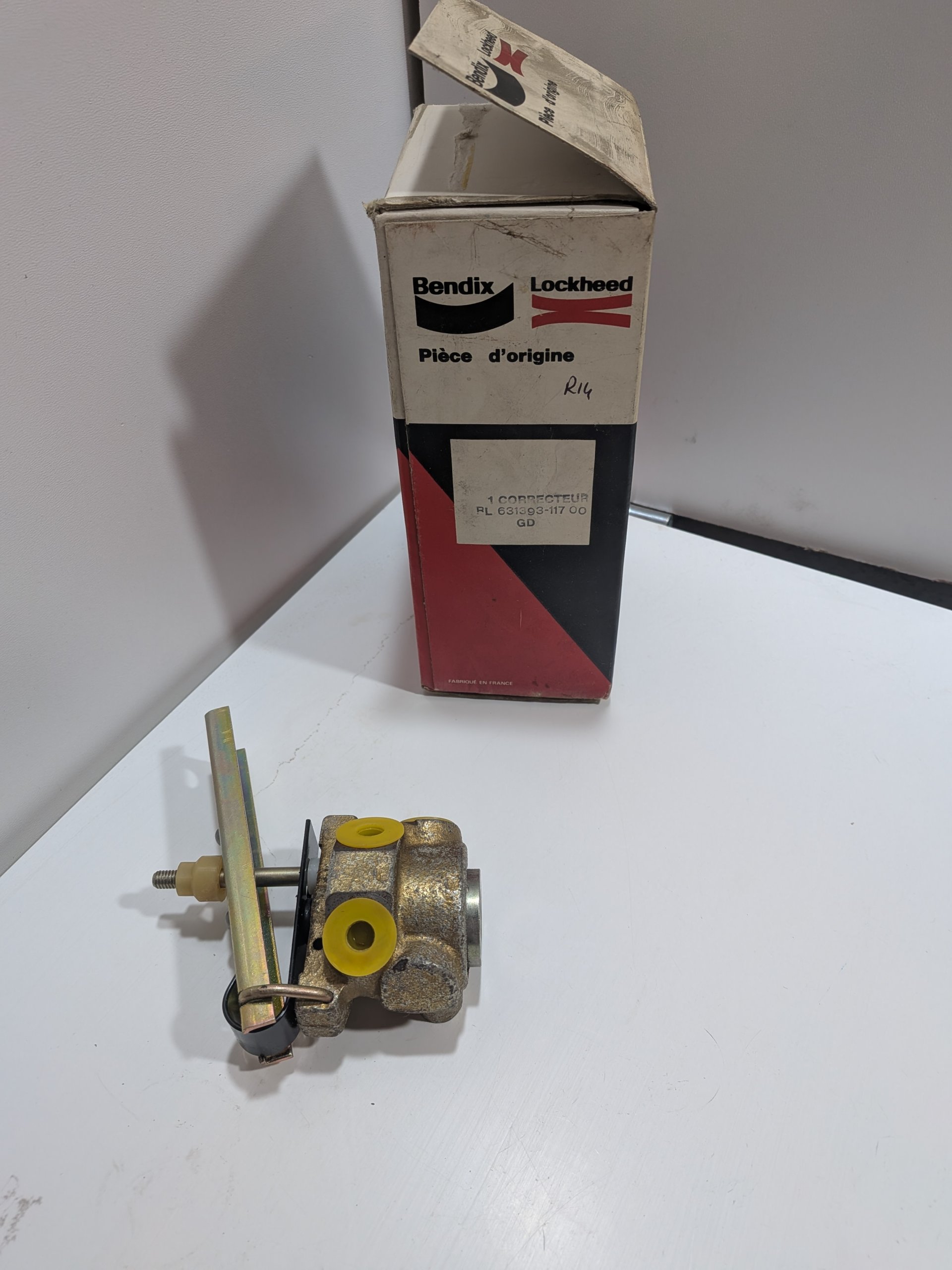 Régulateur Répartiteur freinage Renault R14 à partir 10/1976 Neuf bendix 631393 NOS Arrivages Auto Pieces