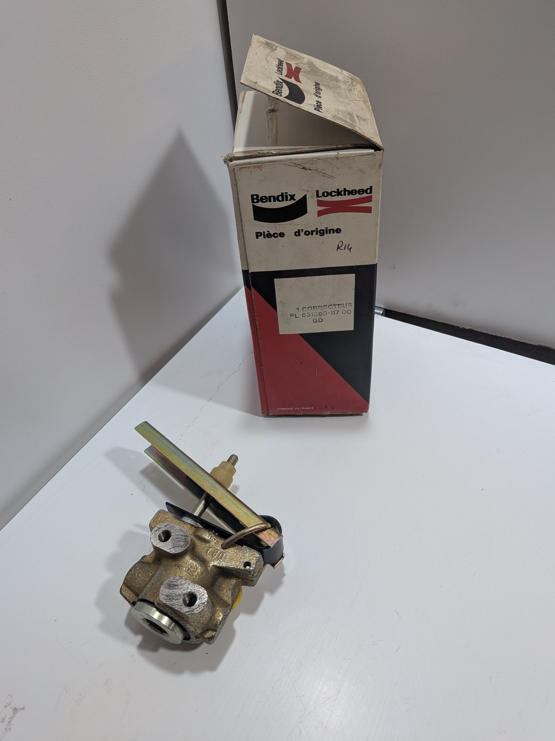 Régulateur Répartiteur freinage Renault R14 à partir 10/1976 Neuf bendix 631393 NOS Arrivages Auto Pieces
