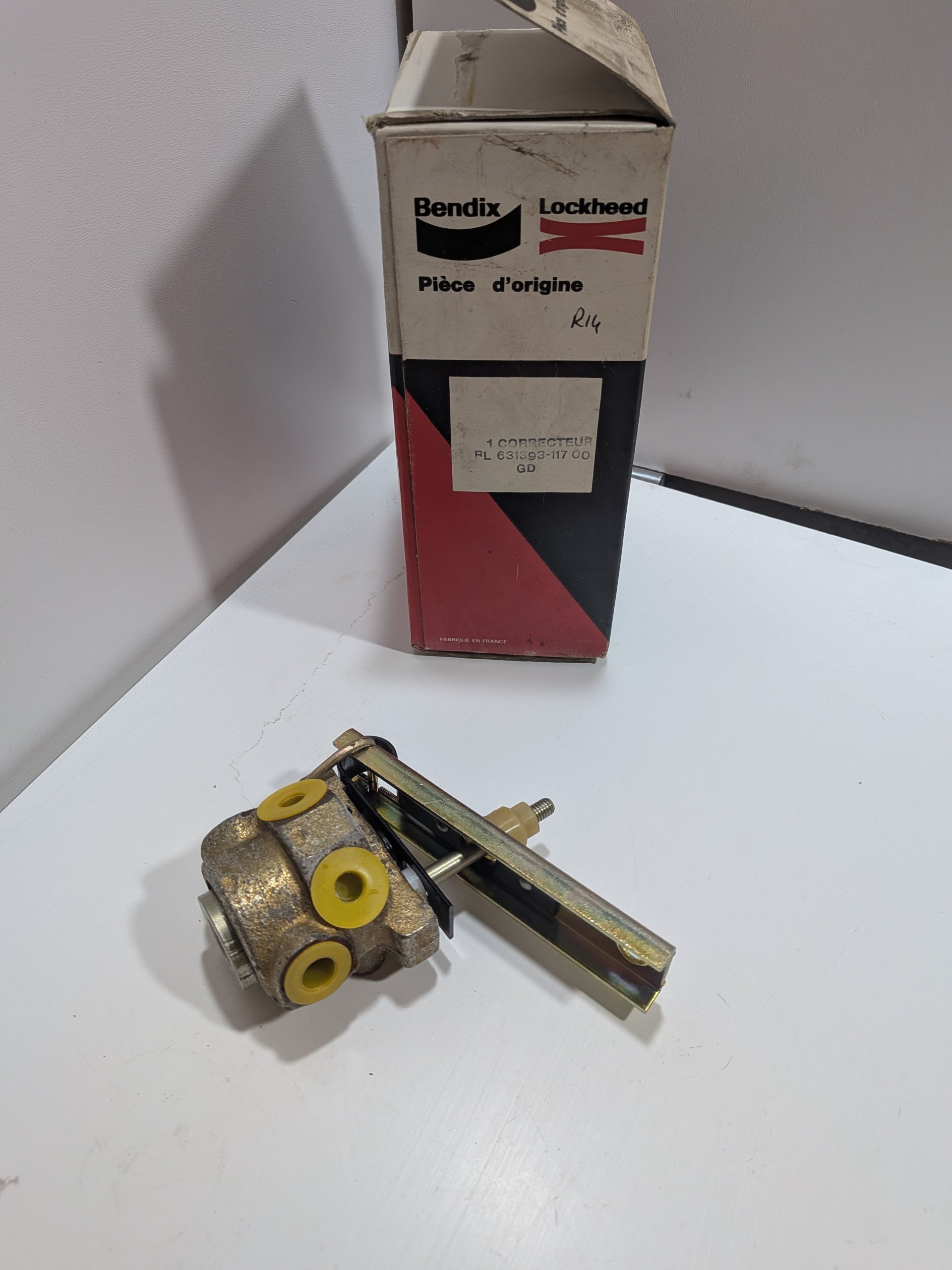 Régulateur Répartiteur freinage Renault R14 à partir 10/1976 Neuf bendix 631393 NOS Arrivages Auto Pieces