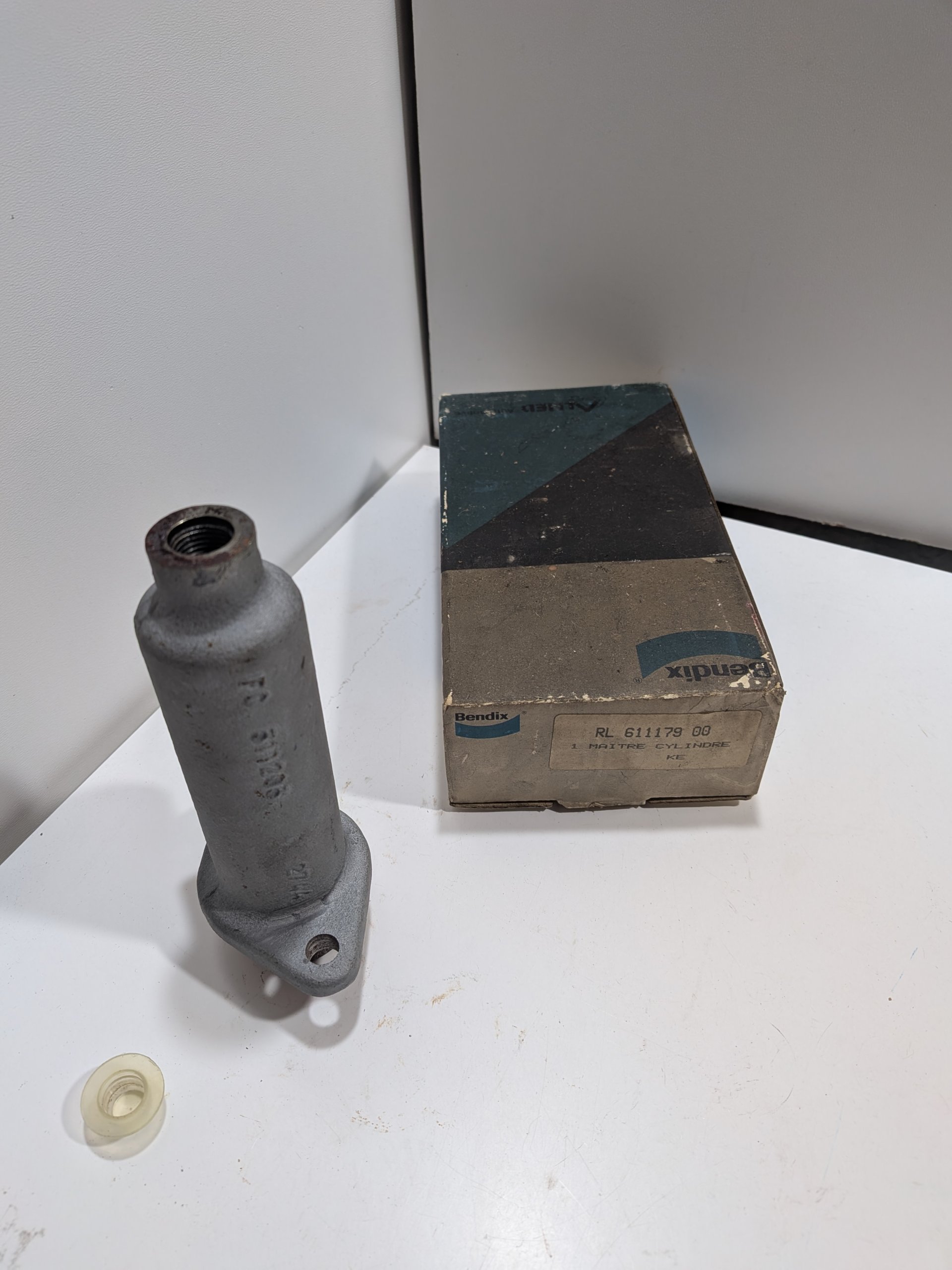 Maitre cylindre Peugeot 404 1.6 bendix 611179 Neuf 111179B NOS Arrivages Auto Pieces