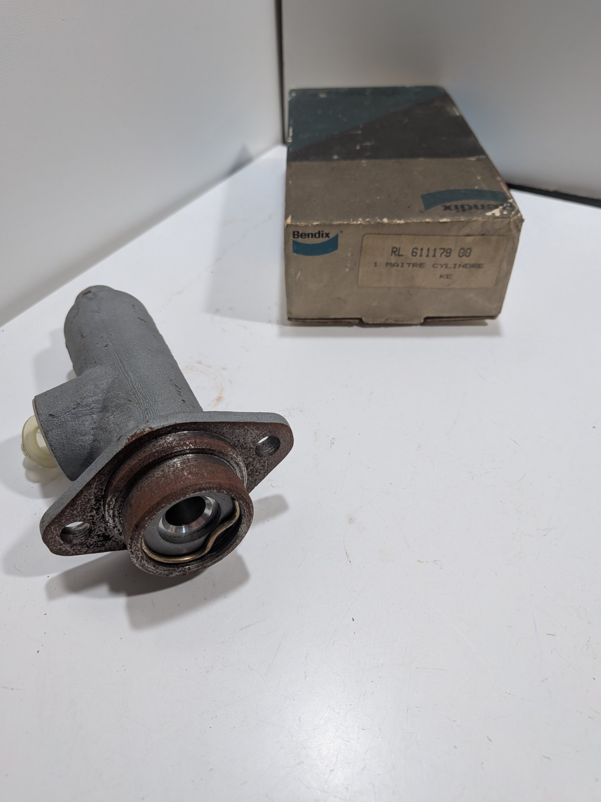 Maitre cylindre Peugeot 404 1.6 bendix 611179 Neuf 111179B NOS Arrivages Auto Pieces
