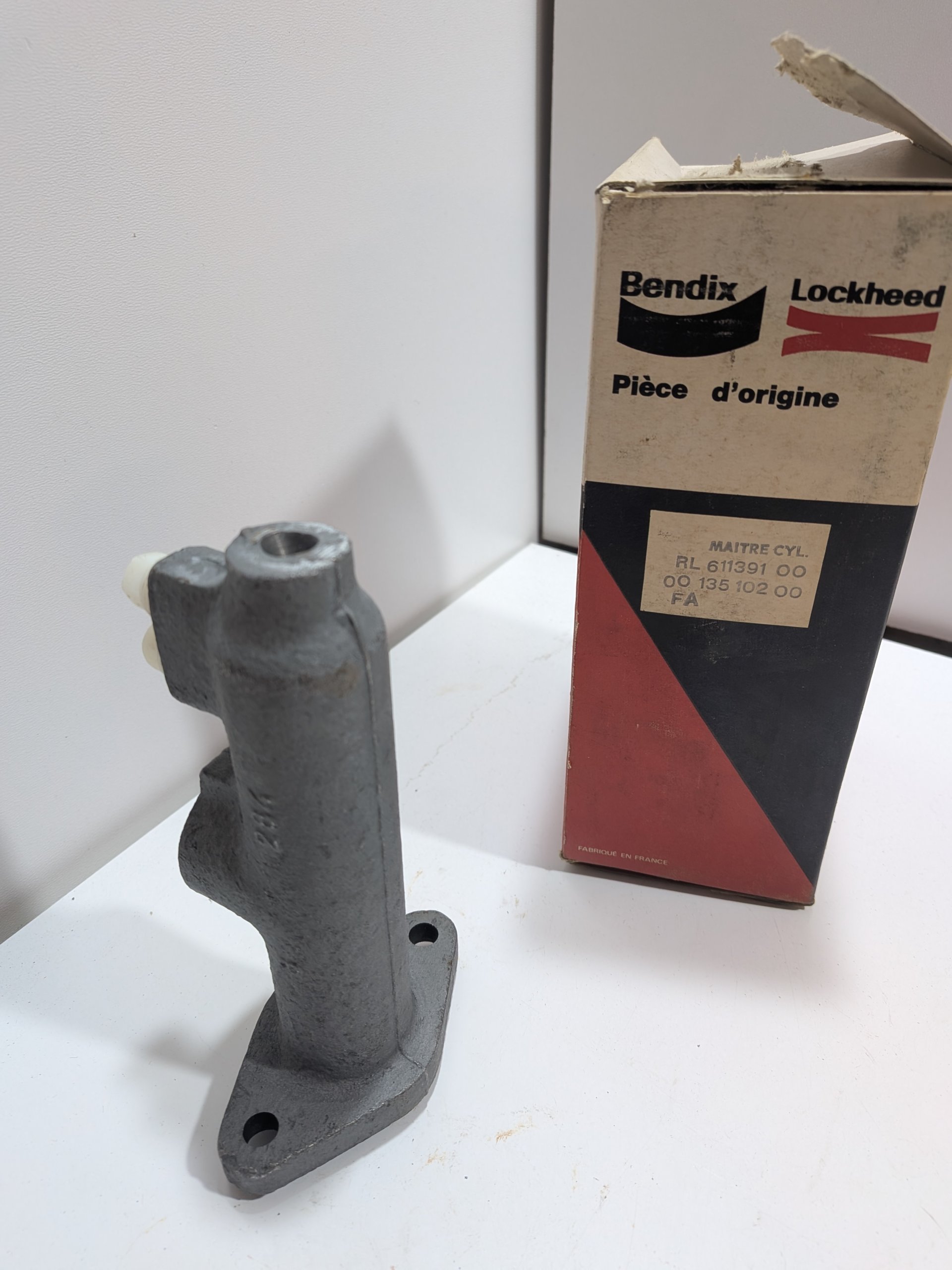 Maître cylindre Chrysler 180 et 1610 simple circuit 19mm Neuf Bendix NOS Arrivages Auto Pieces