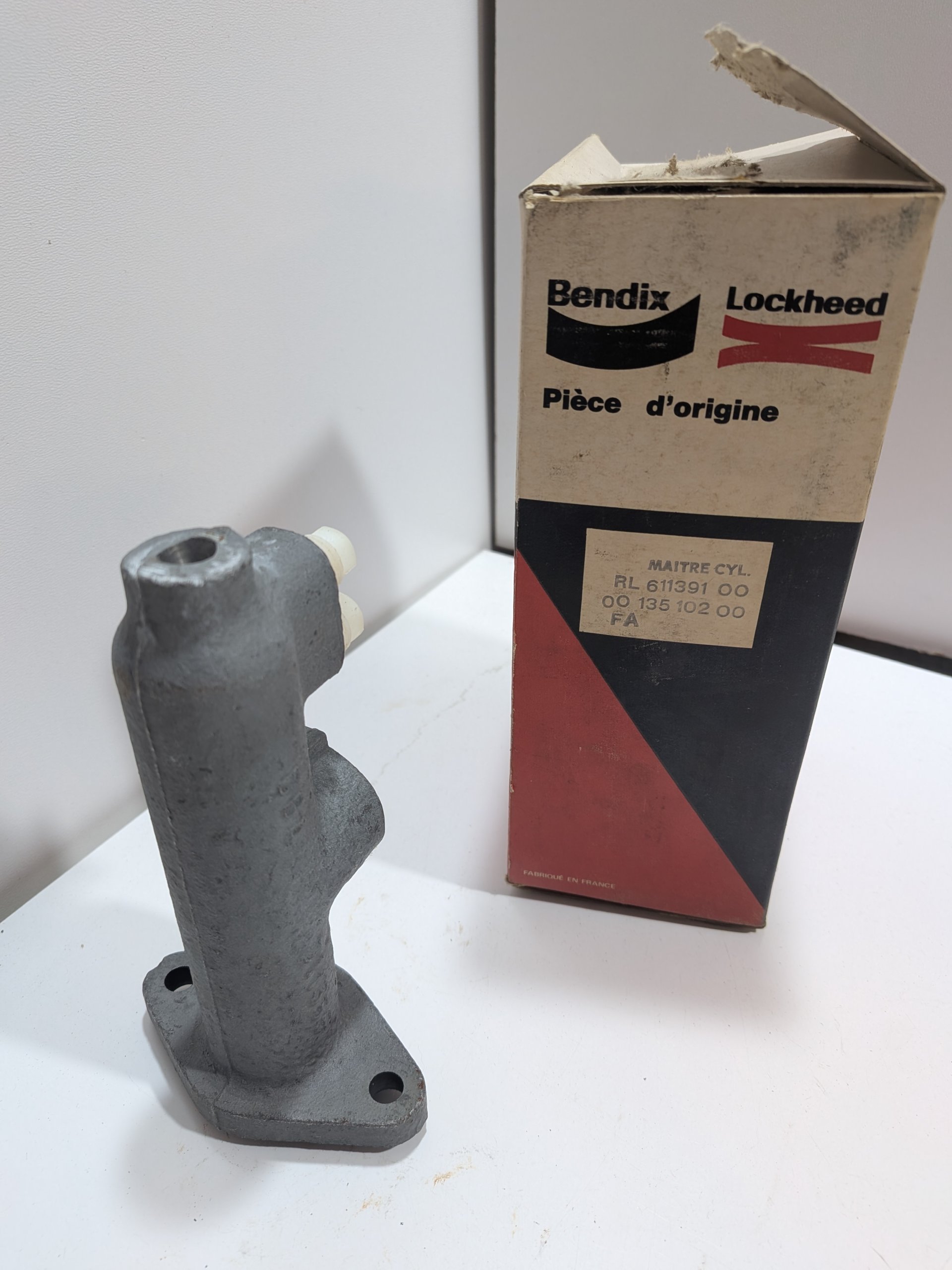 Maître cylindre Chrysler 180 et 1610 simple circuit 19mm Neuf Bendix NOS Arrivages Auto Pieces