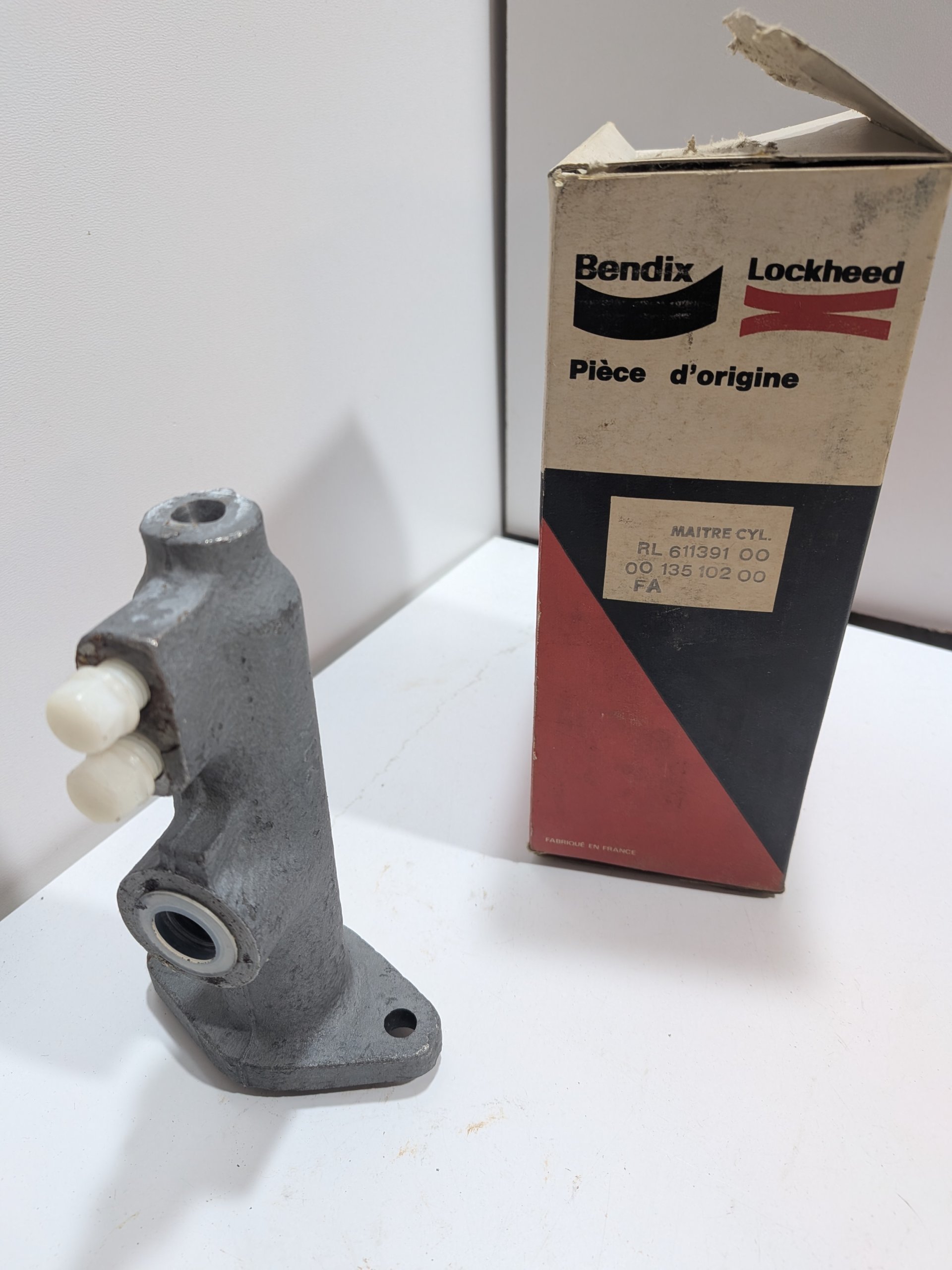 Maître cylindre Chrysler 180 et 1610 simple circuit 19mm Neuf Bendix NOS Arrivages Auto Pieces