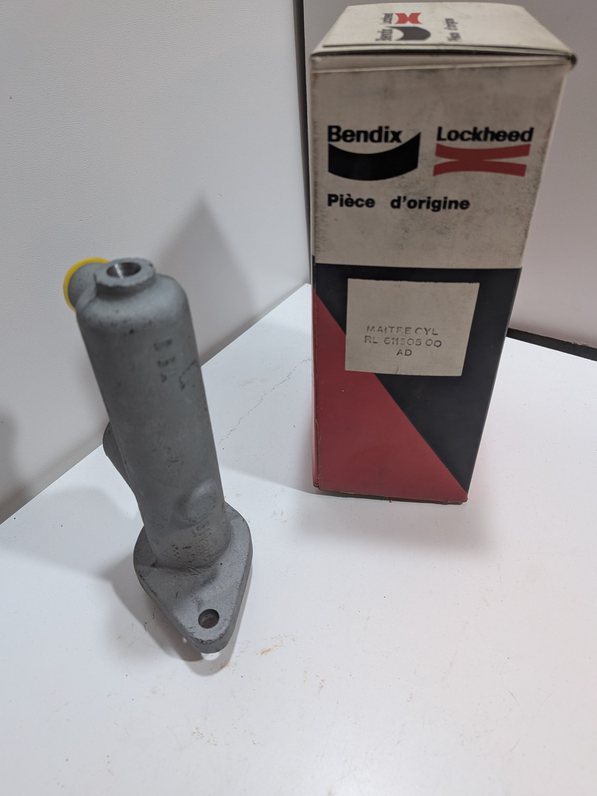 Maitre cylindre PEUGEOT 104 204 304 305 bendix 611505 neuf NOS Arrivages Auto Pieces