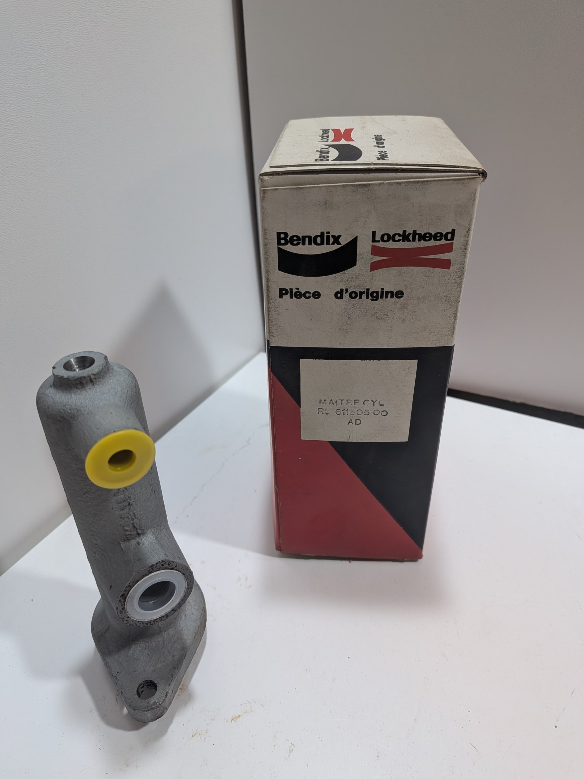 Maitre cylindre PEUGEOT 104 204 304 305 bendix 611505 neuf NOS Arrivages Auto Pieces